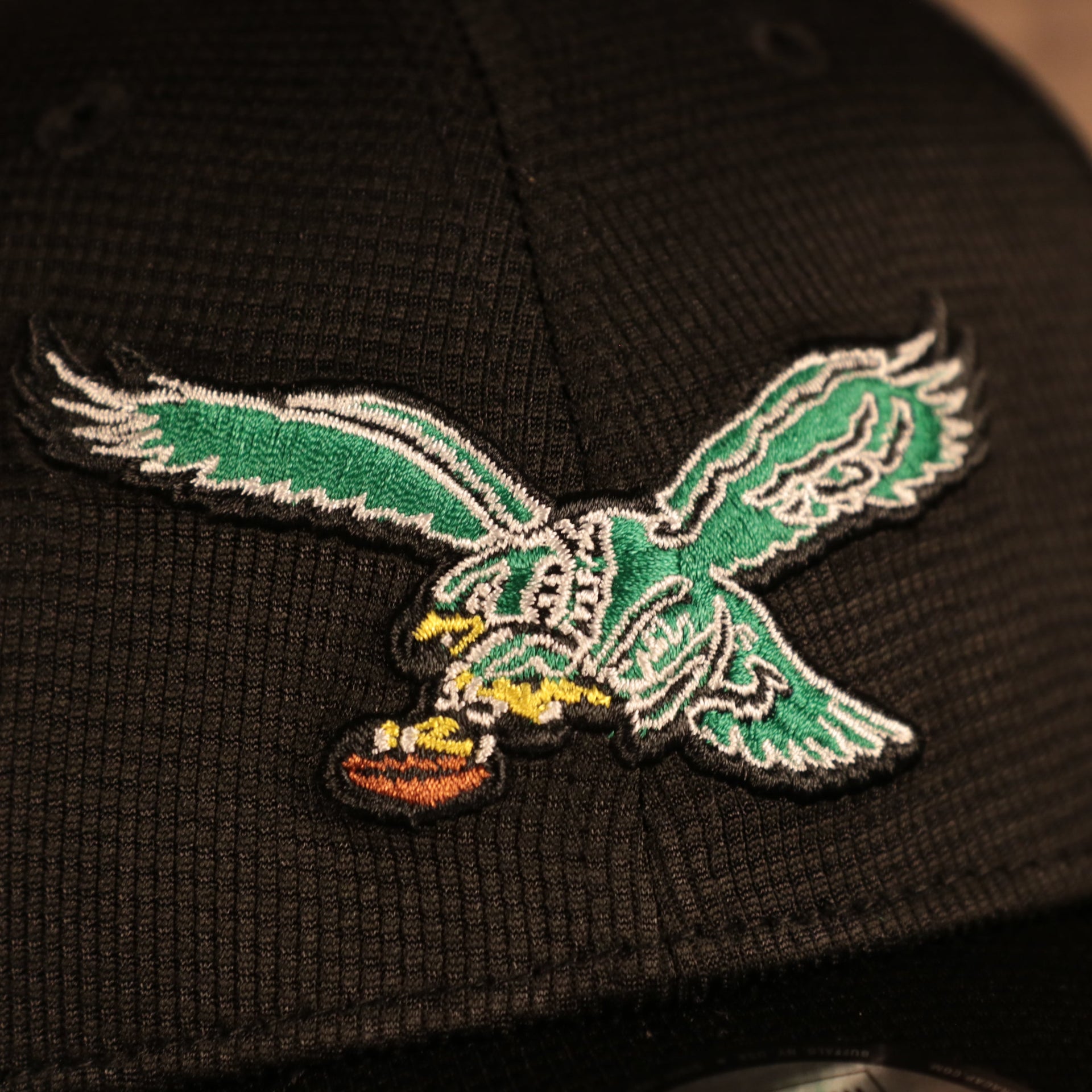 Close up of the throwback Eagles logo on the Philadelphia Eagles 2021 Sideline On-Field Throwback Logo 39Thirty Stretch Cap