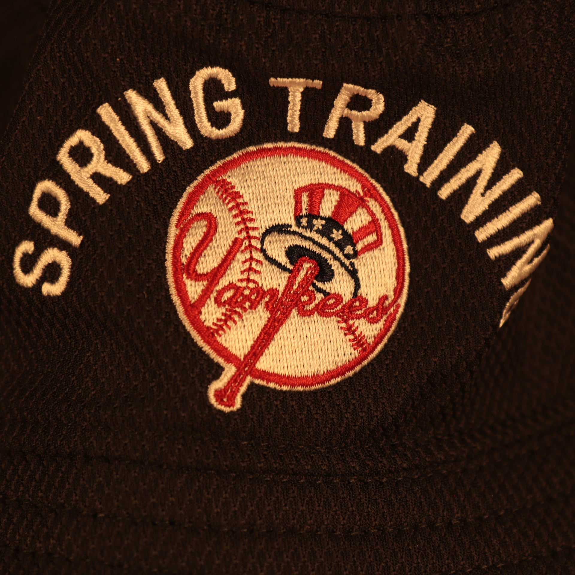 yankees logo on the front of the New York Yankees Spring Training 2022 On Field Navy Bucket Hat