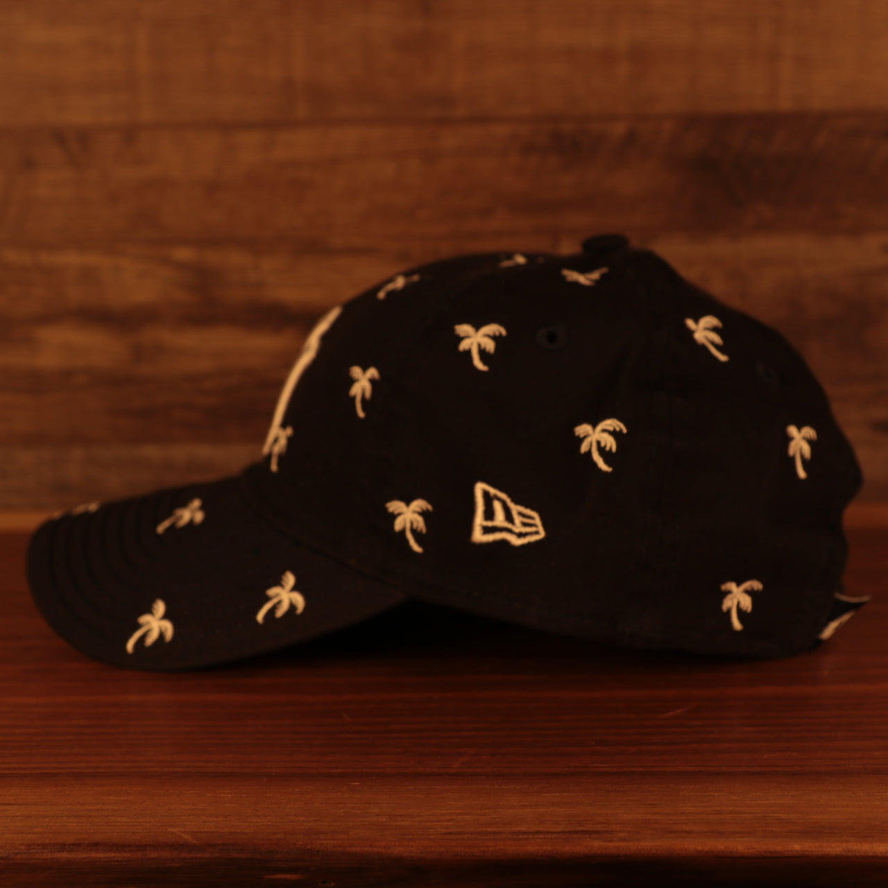 wearers left side of the New York Yankees Spring Training 2022 Youth All Over Palm Tree Navy 9Twenty Dad Hat