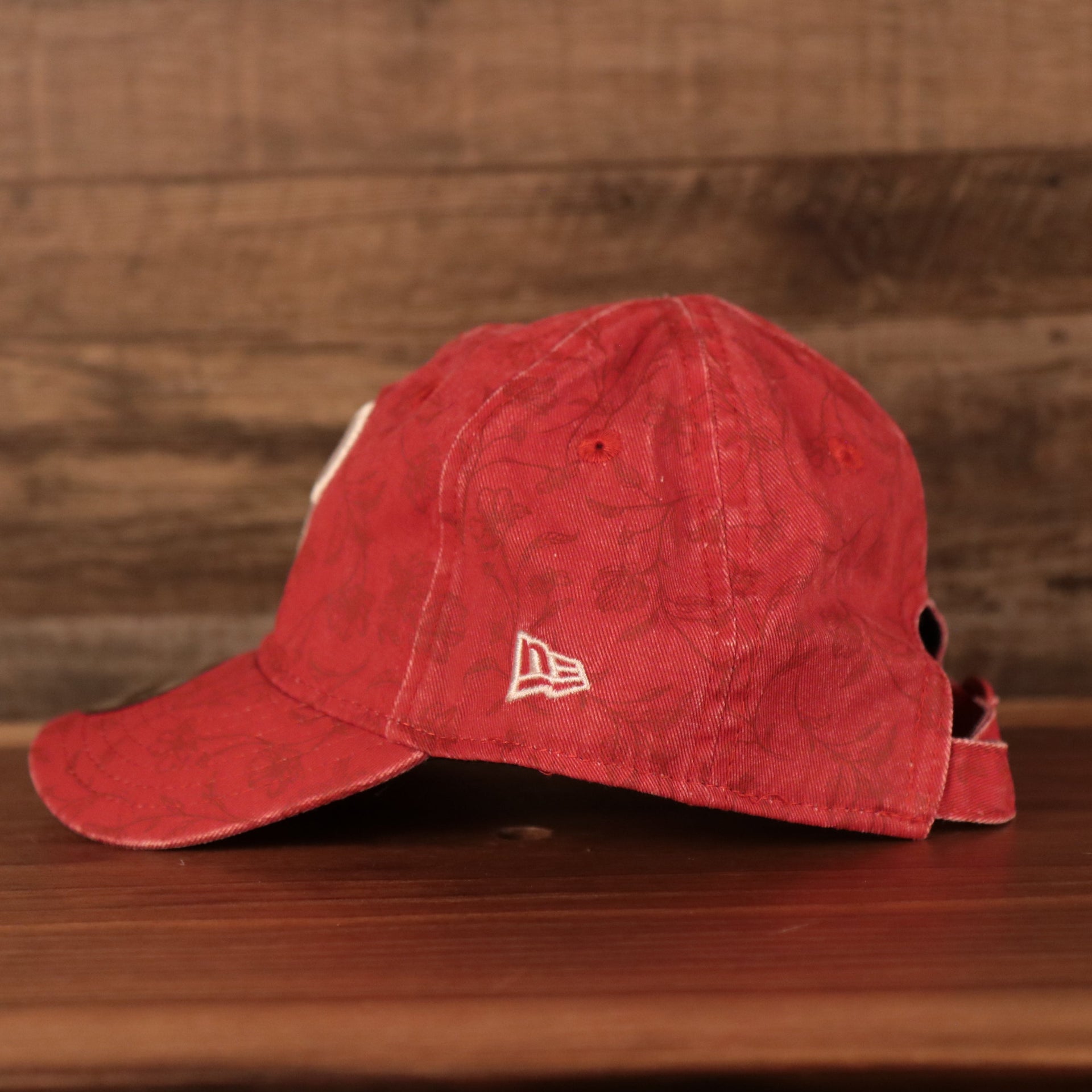 wearers left side of the Philadelphia Phillies Floral Patter Red Youth 9Twenty Dad Hat