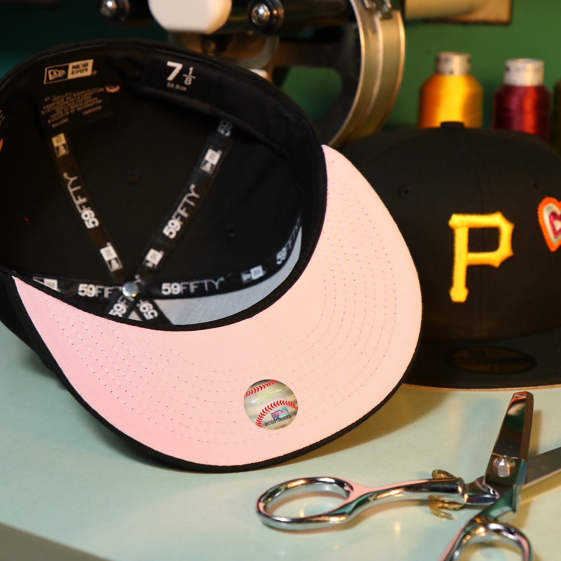 The Pink Undervisor on the Pittsburgh Pirates All Over Embroidered Chain Stitch Heart Pink Bottom 59Fifty Fitted Cap | Black 59Fifty Cap