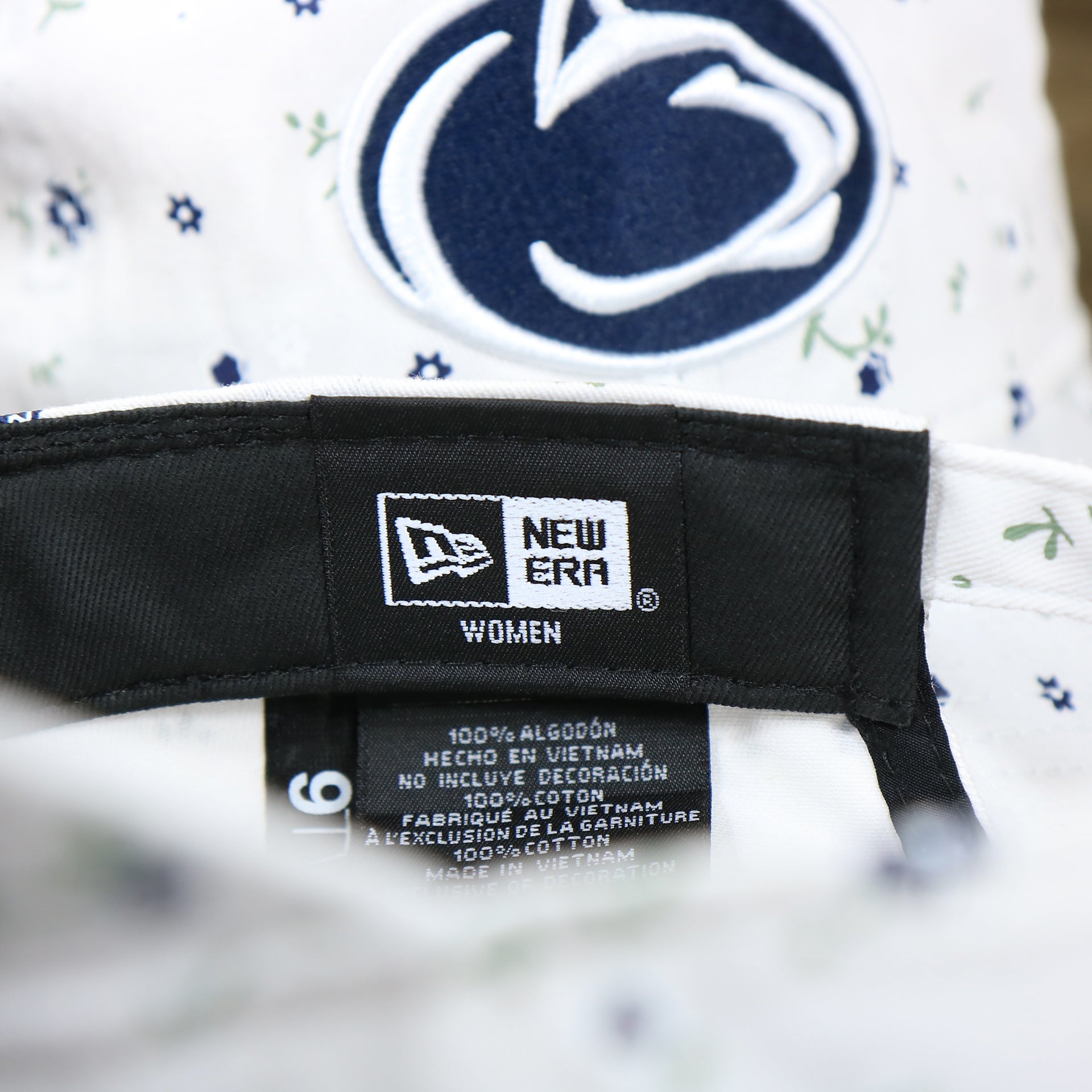 The New Era Women's Tag on the Women’s Penn State Nittany Lions All Over Micro Floral Print 9Twenty Dad hat | White 9Twenty Hat