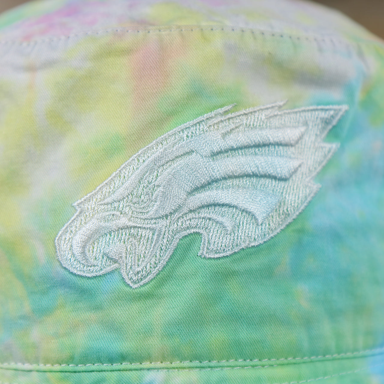 eagles logo on the Philadelphia Eagles Tie Dye Bucket Hat