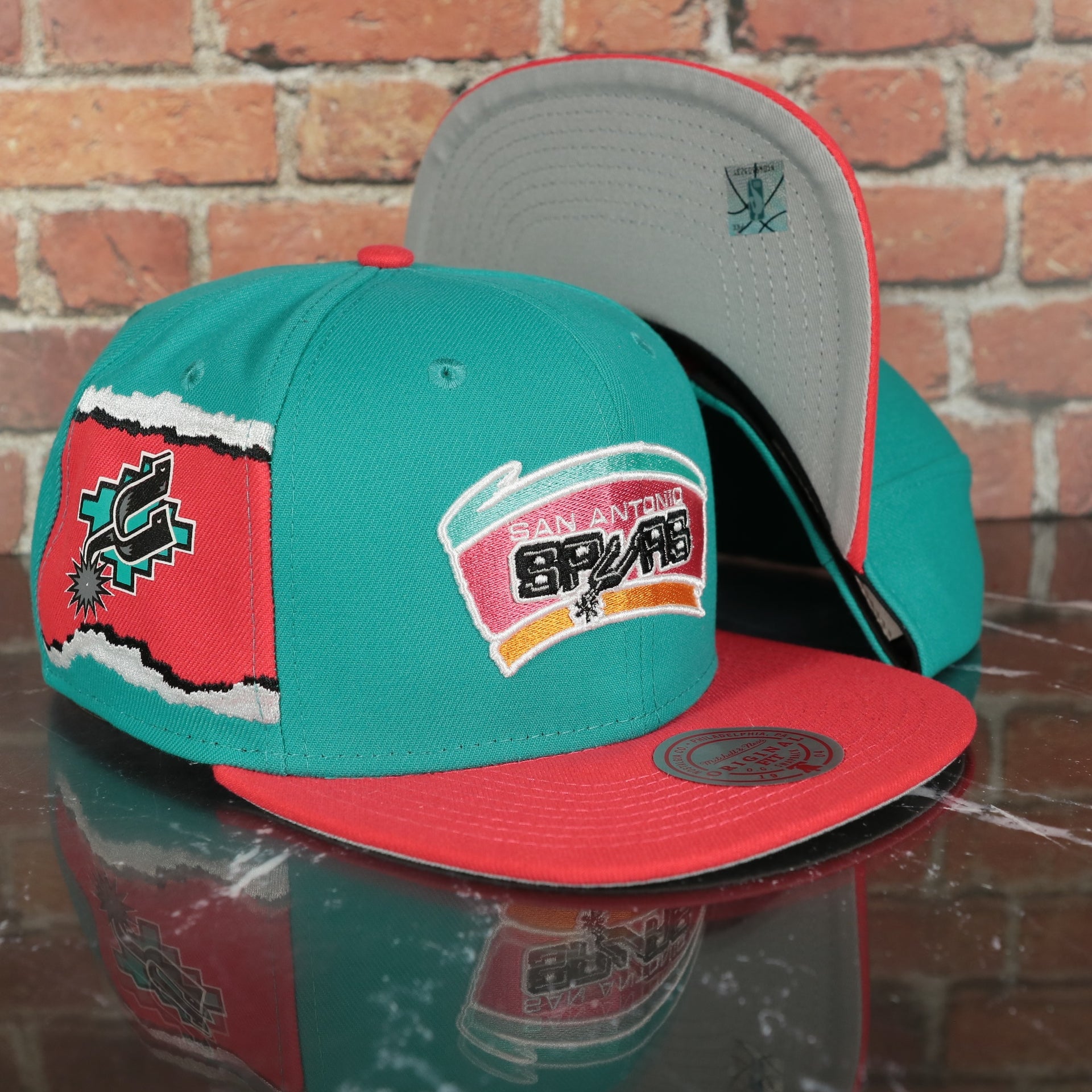 San Antonio Spurs Hardwood Classics Jumbotron Spurs Ripped Logo side patch Grey Bottom Teal/Red Snapback hat | Mitchell and Ness Two Tone Snap Cap