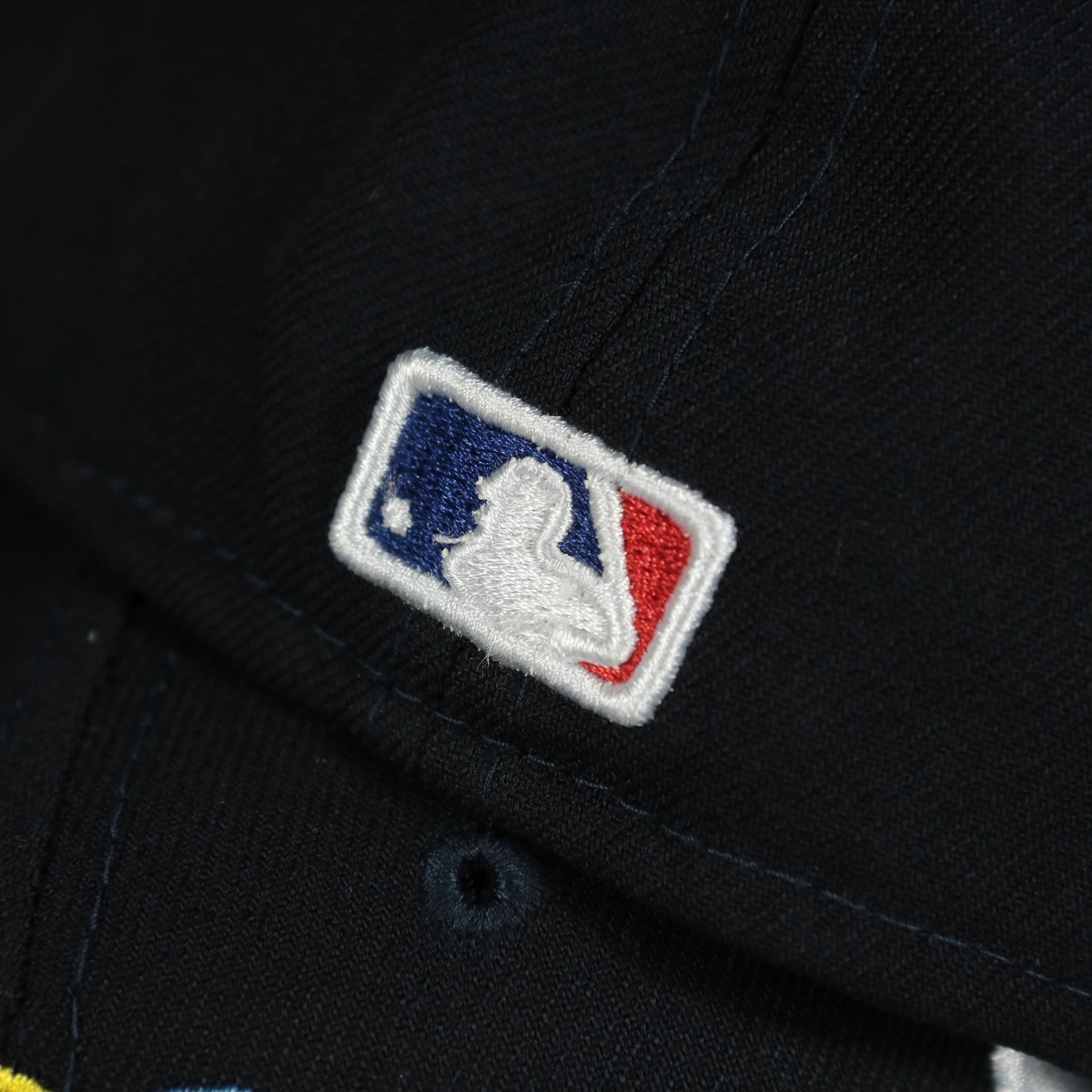 mlb logo on the New York Yankees Groovy World Series Champions Patch 59Fifty Fitted Cap | New Era Groovy Side Patch 5950