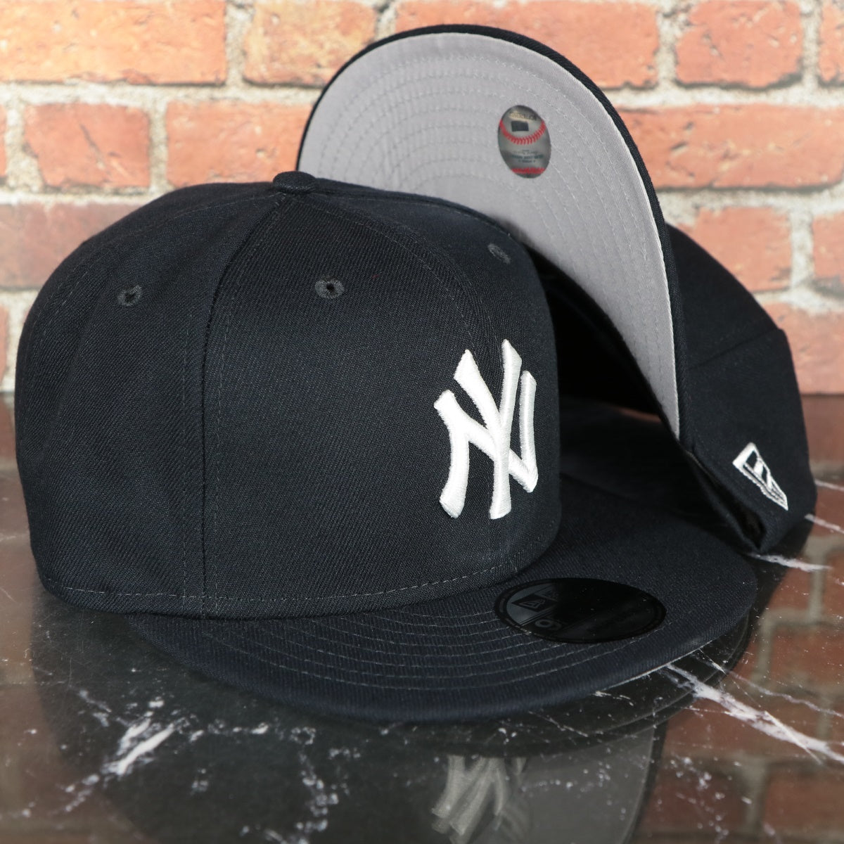 New York Yankees Gray Bottom 9Fifty Snapback Cap | Navy Blue Snap Cap