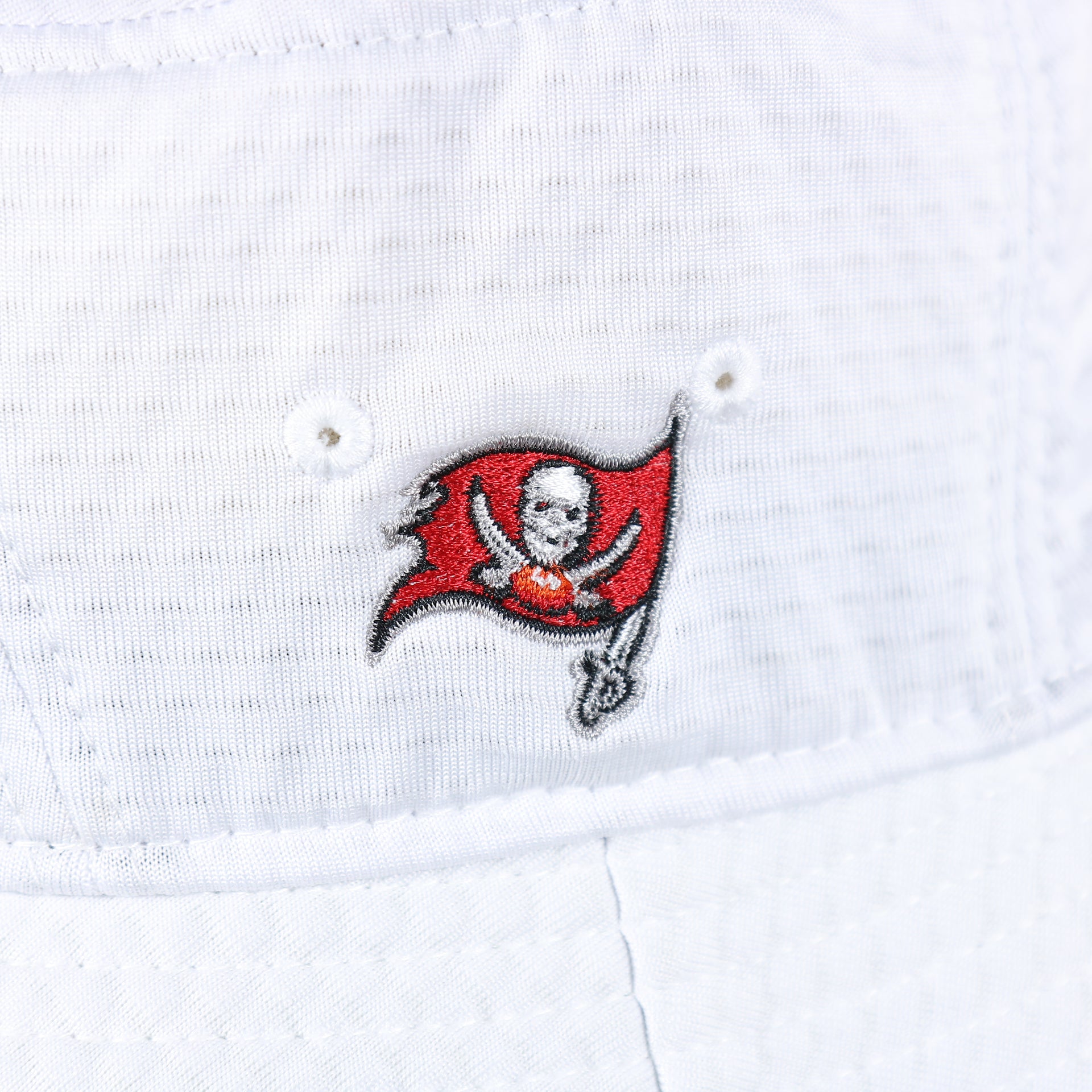 buccaneers logo on the Tampa Bay Buccaneers 2022 Pro Bowl NFC Logo Buccaneers Side Patch White Bucket Hat