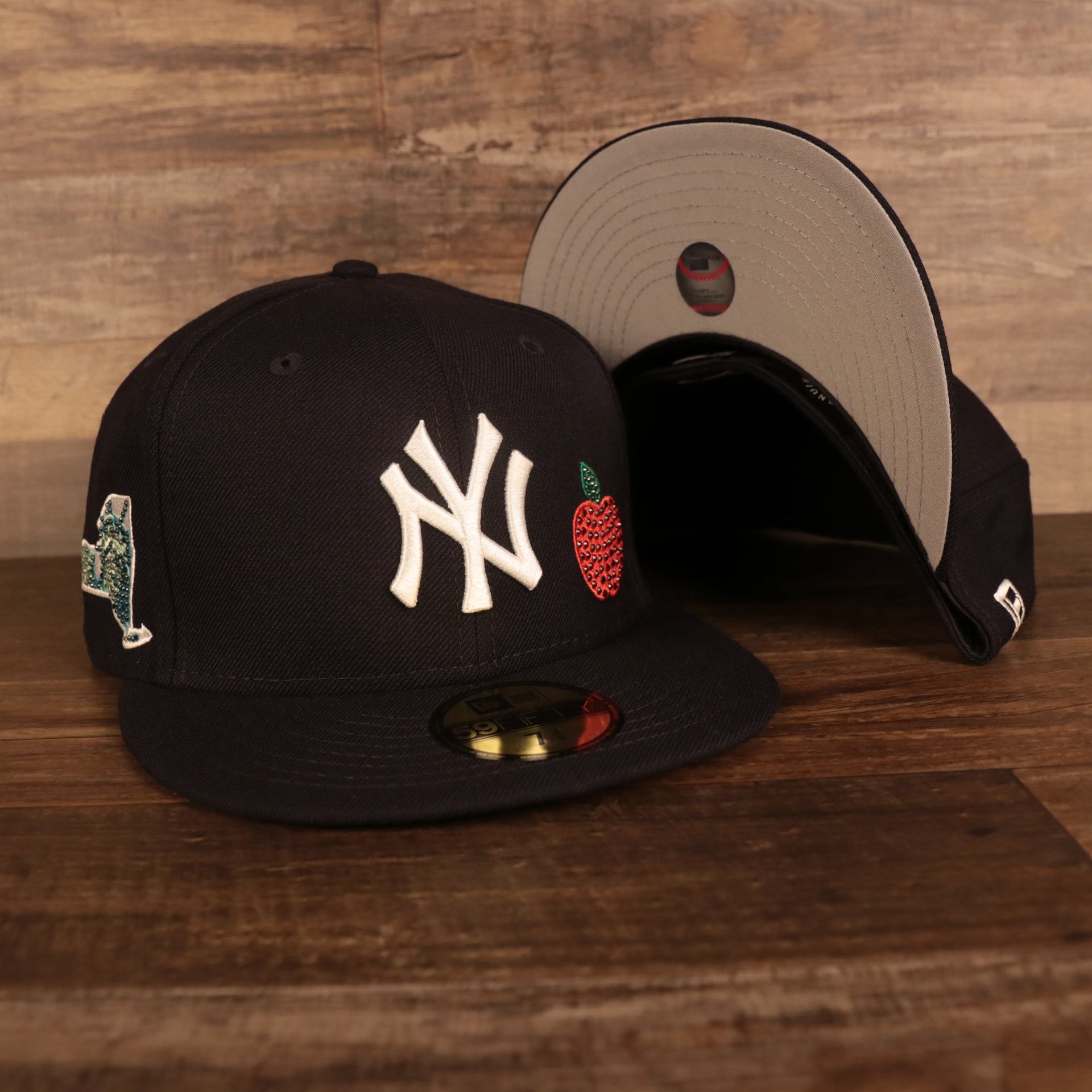 New York Yankees Iced Out Side Patch Apple Statue of Liberty Gray Bottom 59Fifty Fitted Cap