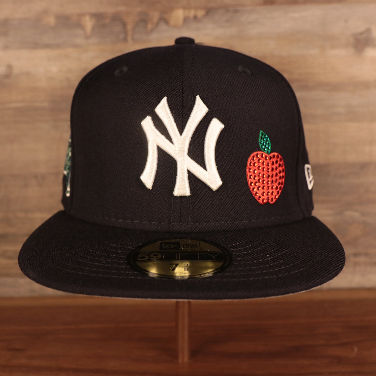 New York Yankees Iced Out Side Patch Apple Statue of Liberty Gray Bottom 59Fifty Fitted Cap