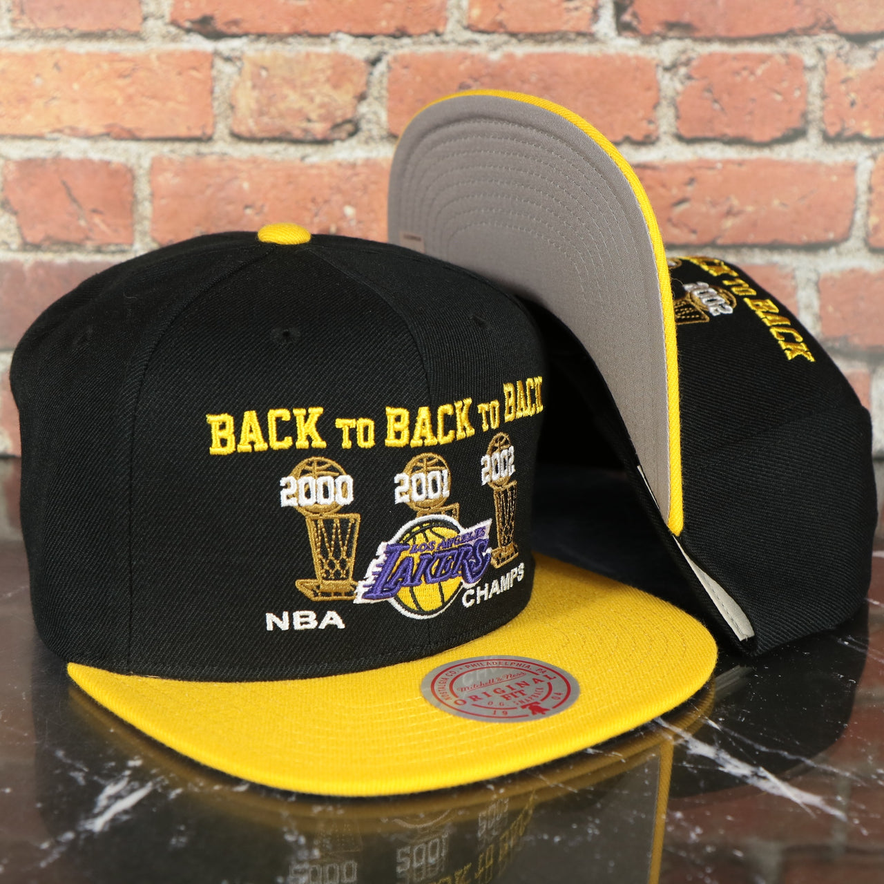 Los Angeles Lakers Vintage Retro NBA Champions 00-02 Back to Back to Back Mitchell and Ness Snapback Hat | Black