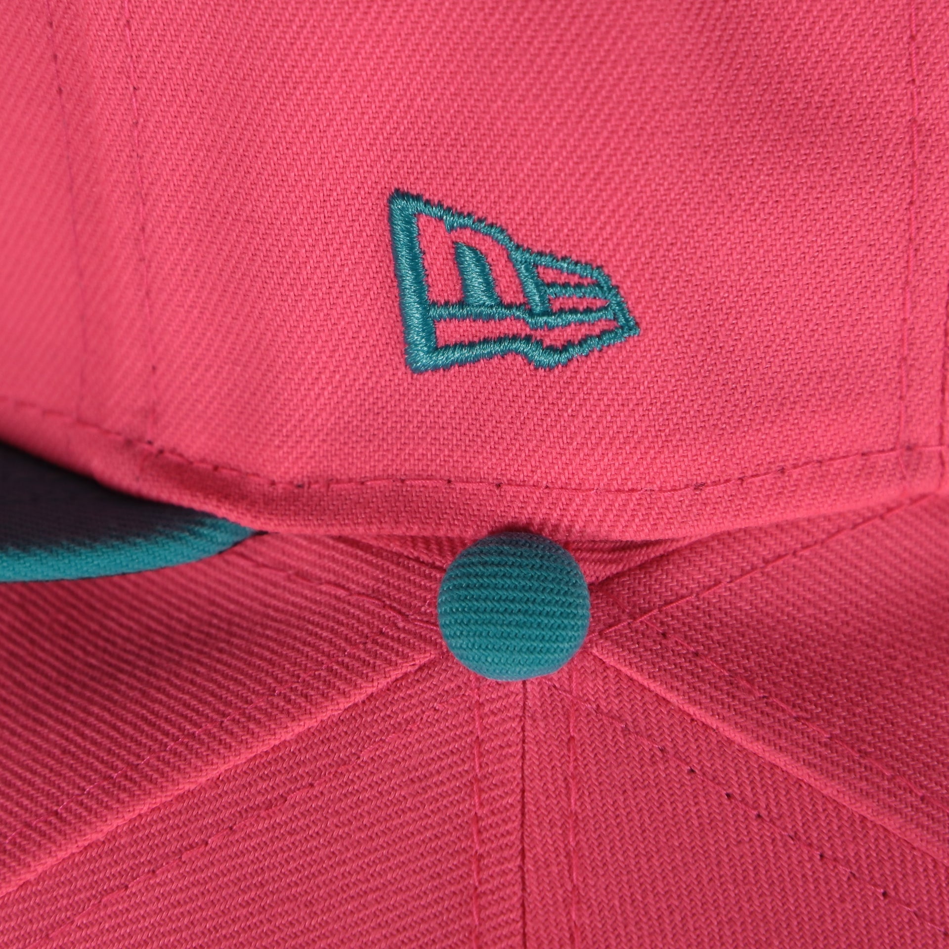 new era logo on the Lehigh Valley Ironpigs Coqui Copa De La Diversion 2023 Two-Tone Black Bottom 9Fifty Snapback Hat | Pink/Blue 950