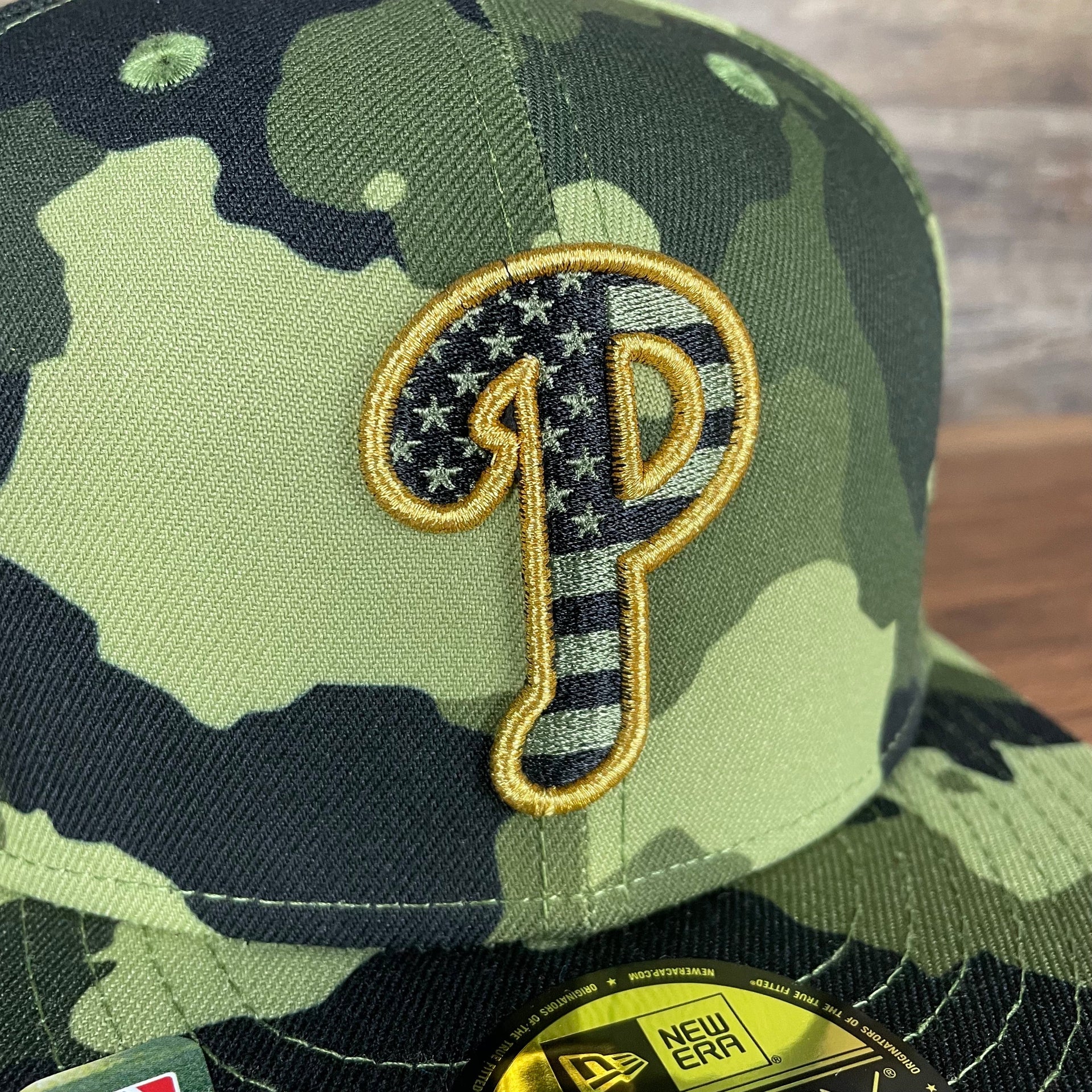 A close up of the Phillies logo on the Philadelphia Phillies 2022 Armed Forces Day / Memorial Day Side Patch 59Fifty Fitted Cap