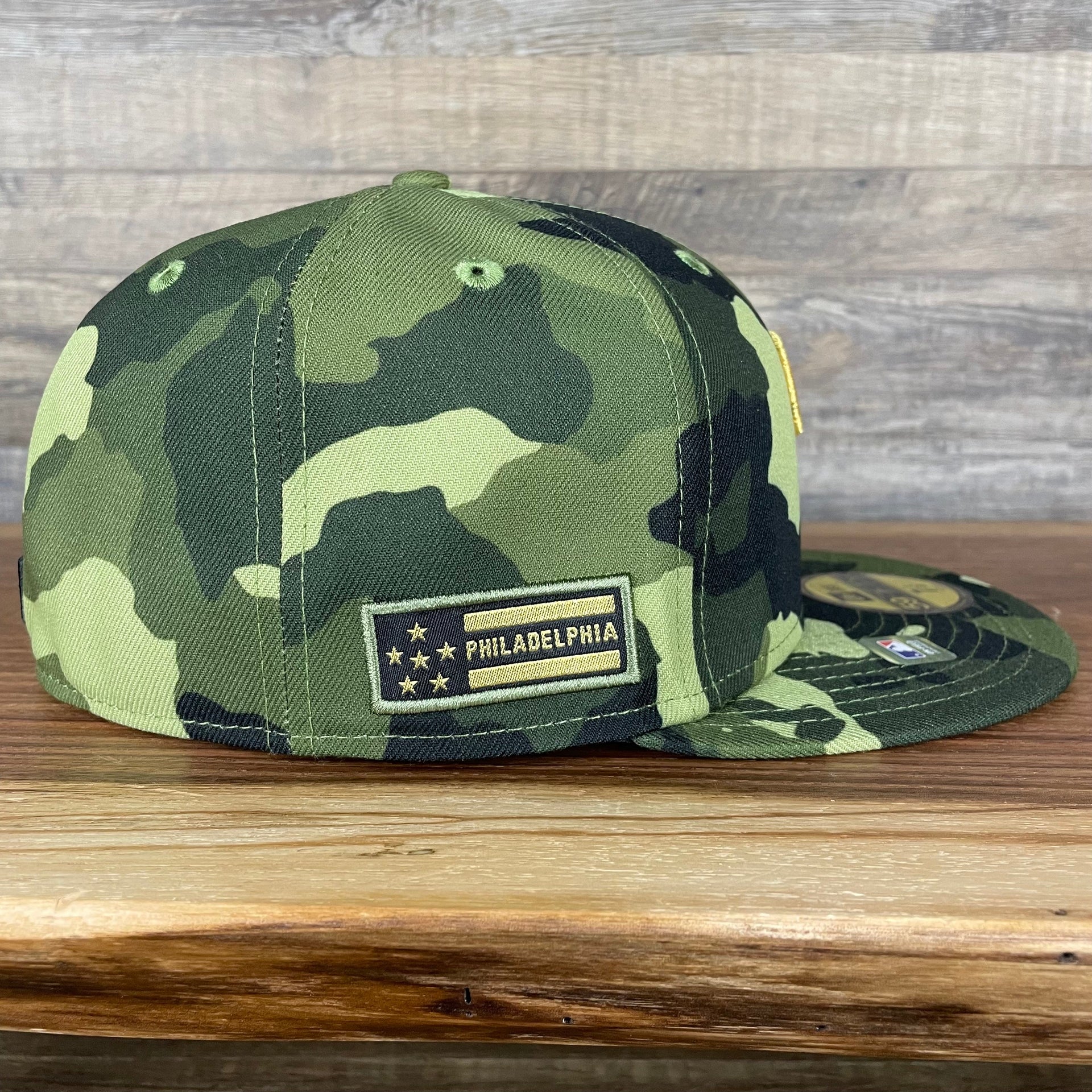The wearer's right on the Philadelphia Phillies 2022 Armed Forces Day / Memorial Day Side Patch 59Fifty Fitted Cap
