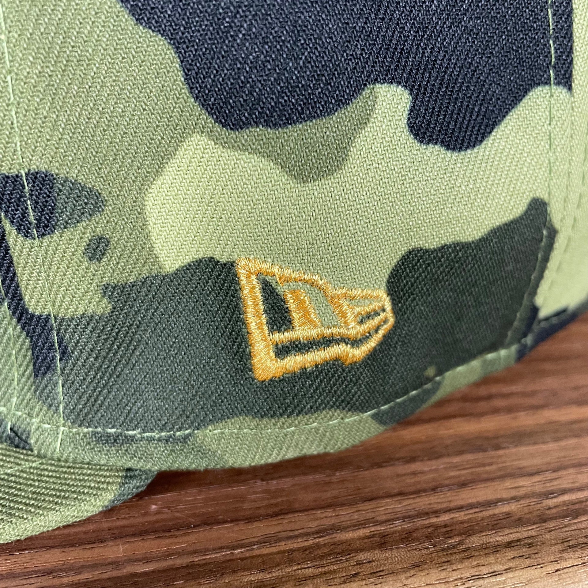A close up of the  New Era logo on the Philadelphia Phillies 2022 Armed Forces Day / Memorial Day Side Patch 9Fifty Snapback