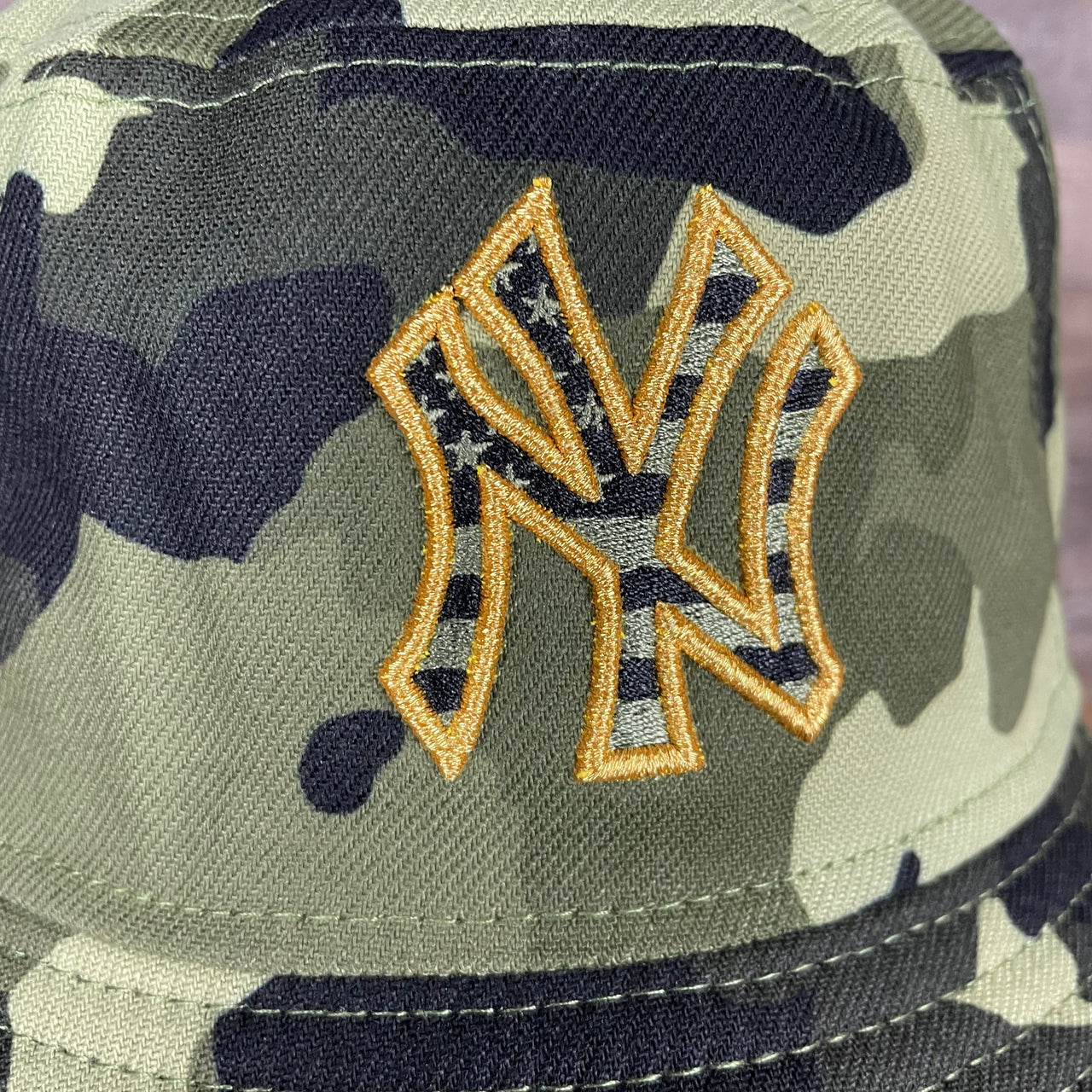 A close up of the Yankees logo on the New York Yankees 2022 Armed Forces Day / Memorial Day Side Patch Boonie Bucket Hat