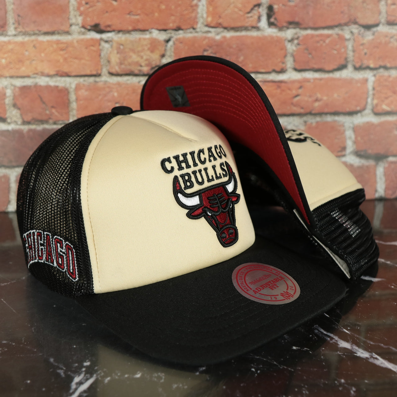 Chicago Bulls Vintage "Chicago" wordmark red Bottom 2-Tone Foam Trucker Hat | Black/Off-White Mitchell and Ness Hat