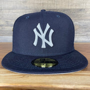 The front of the New York Yankees Cooperstown 5950 Day Side Patch Gray Bottom 59Fifty Fitted Cap