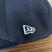 A close up of the New Era logo on the New York Yankees Cooperstown 5950 Day Side Patch Gray Bottom 59Fifty Fitted Cap