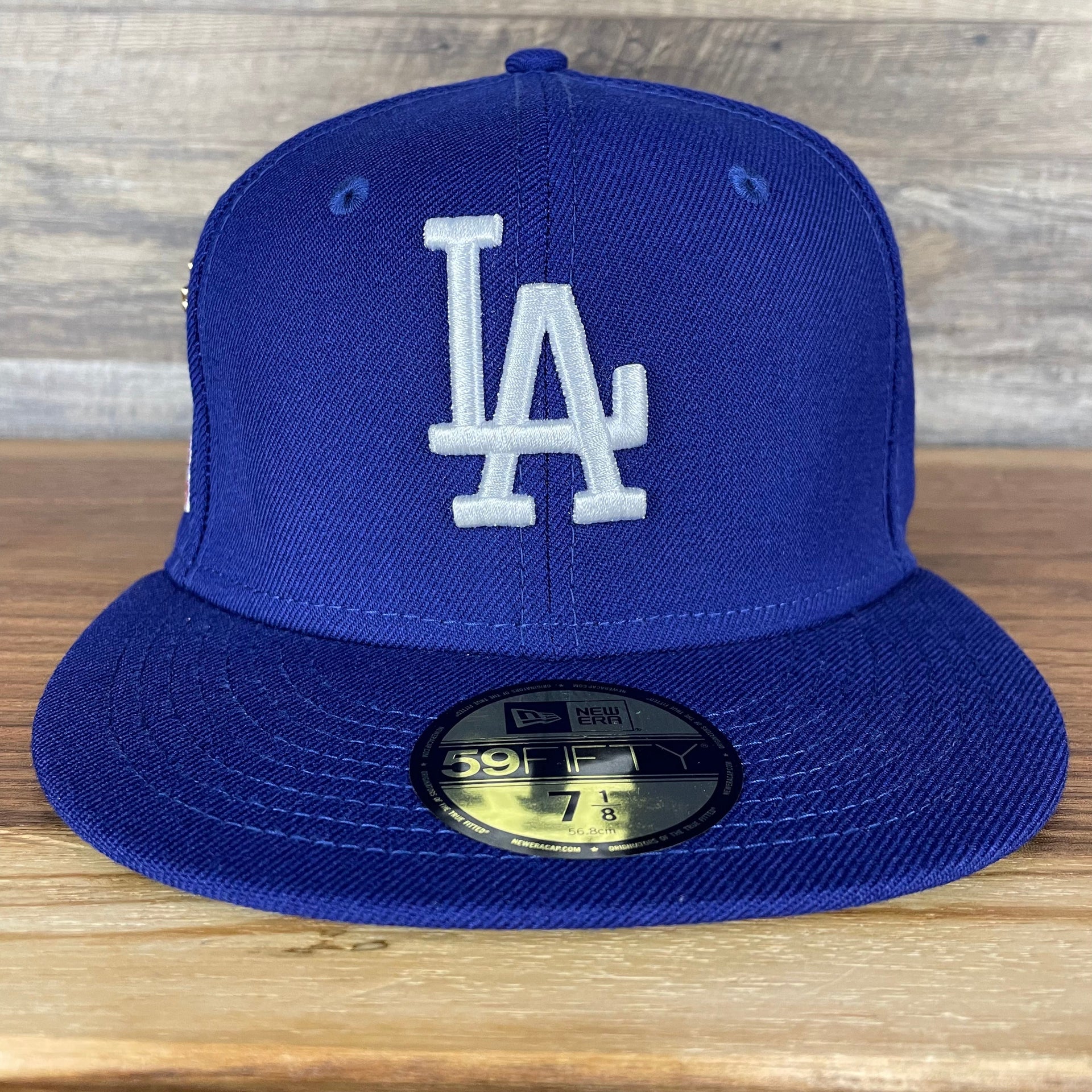 The front of the Los Angeles Dodgers Cooperstown 5950 Day Side Patch Green Bottom 59Fifty Fitted Cap