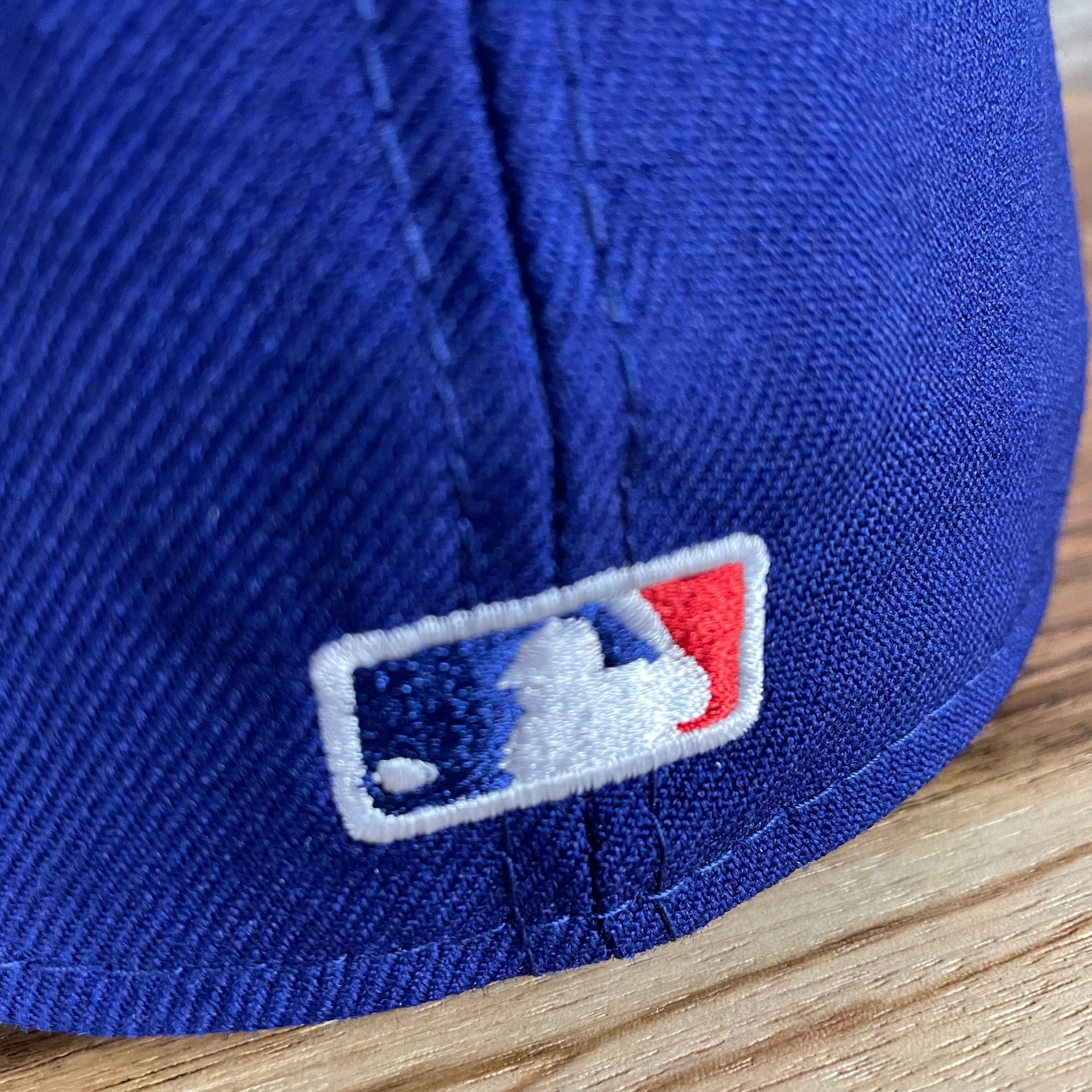 A close up of the MLB Batterman on the Los Angeles Dodgers Cooperstown 5950 Day Side Patch Green Bottom 59Fifty Fitted Cap