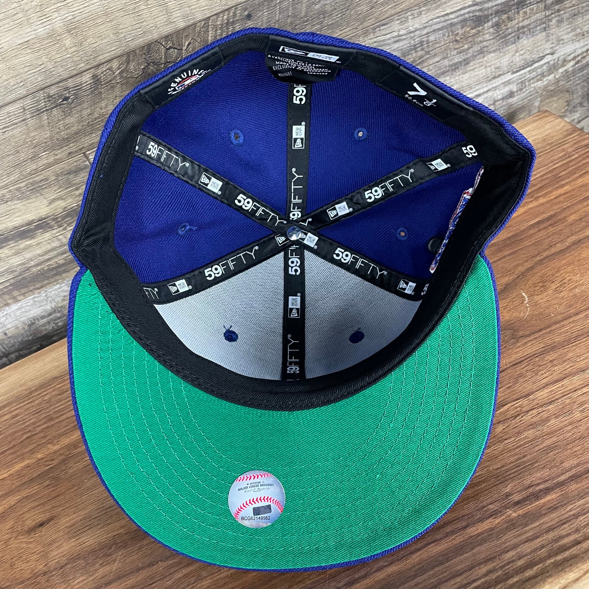 The underside of the Los Angeles Dodgers Cooperstown 5950 Day Side Patch Green Bottom 59Fifty Fitted Cap