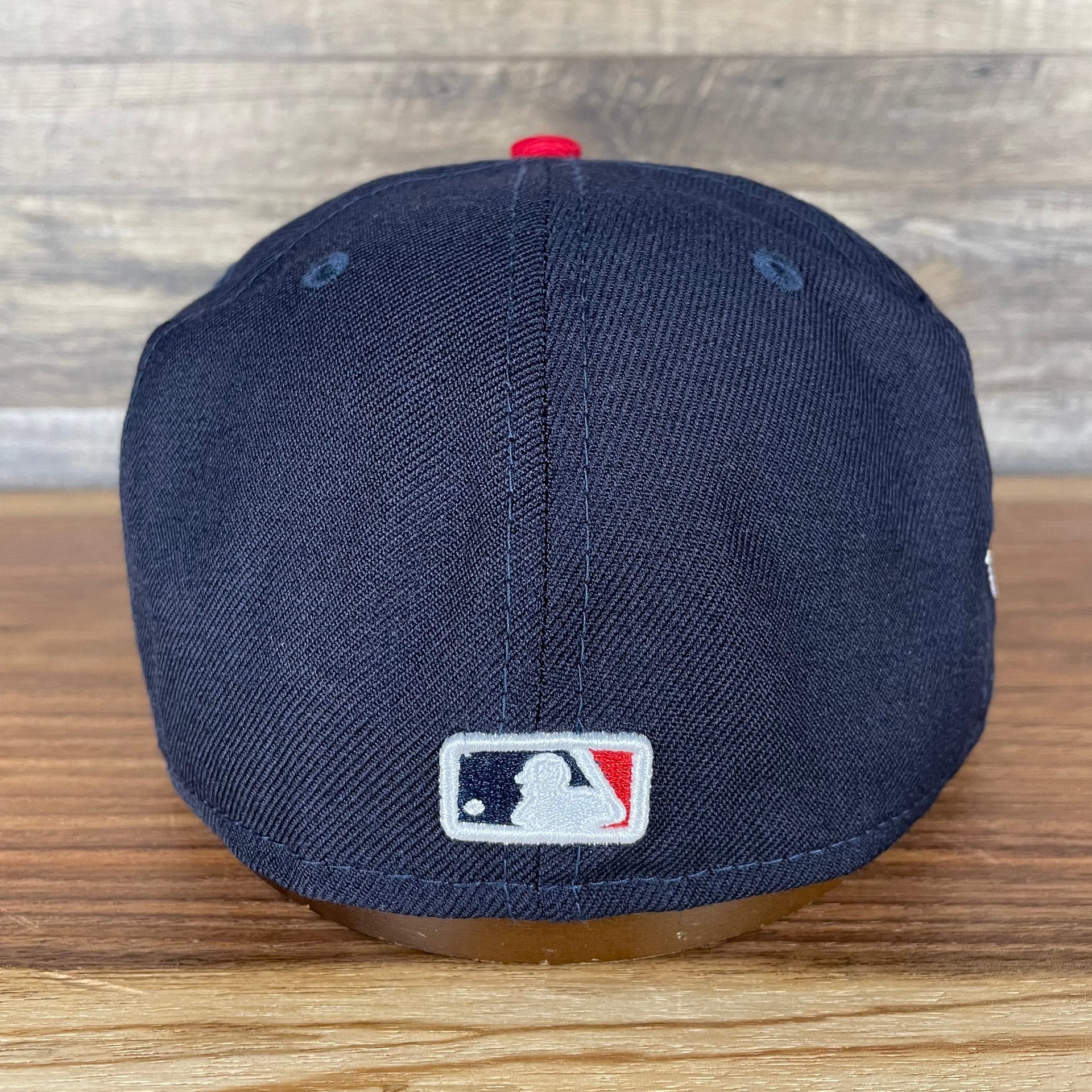 The backside of the Atlanta Braves Cooperstown 5950 Day Side Patch Gray Bottom 59Fifty Fitted Cap