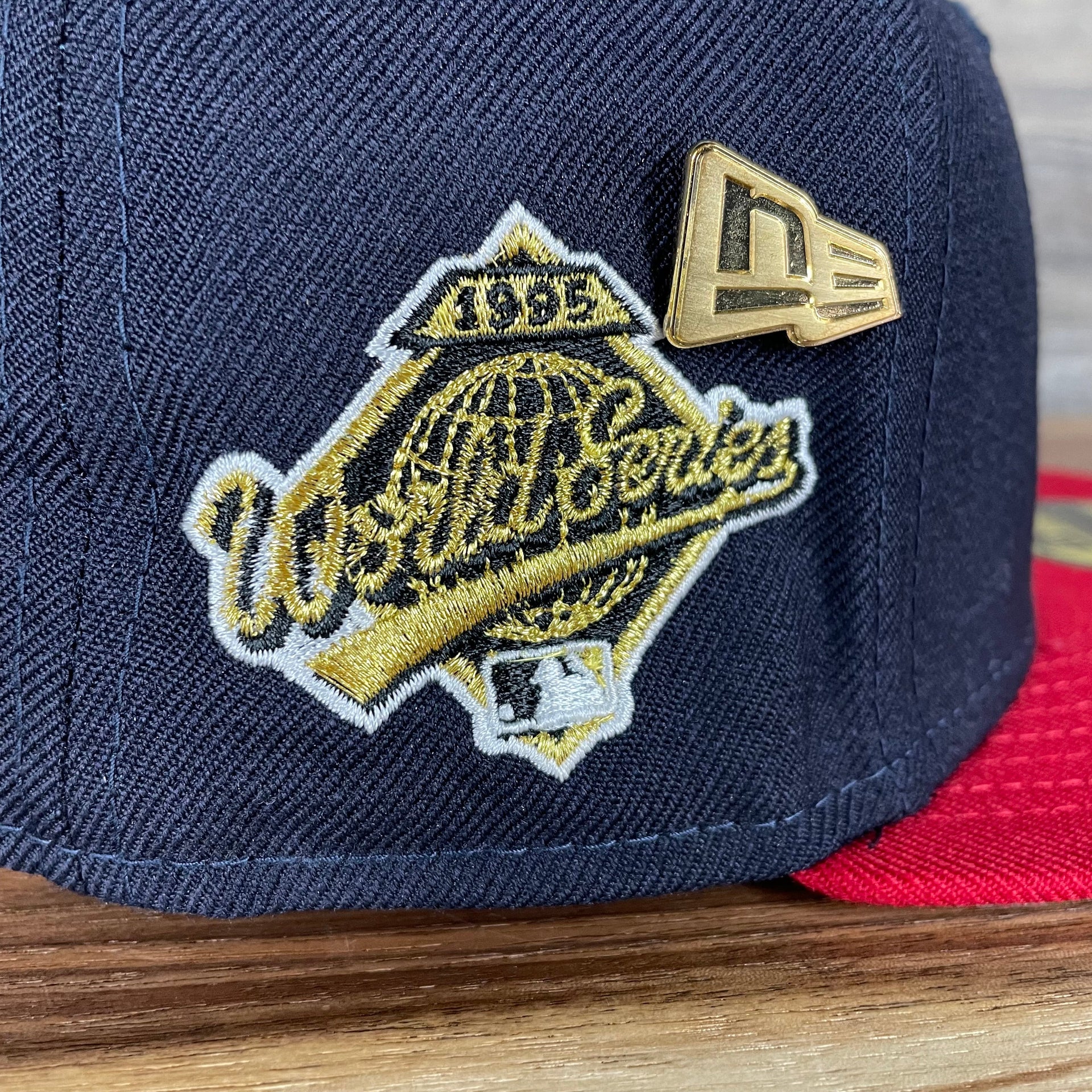 A close up of the side patch and enamel pin on the Atlanta Braves Cooperstown 5950 Day Side Patch Gray Bottom 59Fifty Fitted Cap