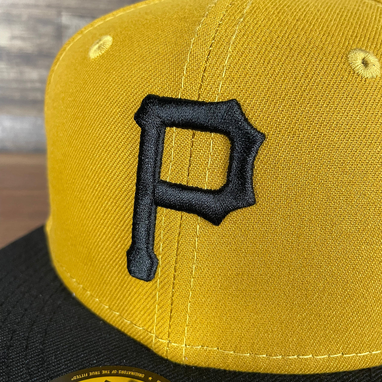 A close up of the Pirates logo on the Pittsburgh Pirates Cooperstown 5950 Day Side Patch Green Bottom 59Fifty Fitted Cap