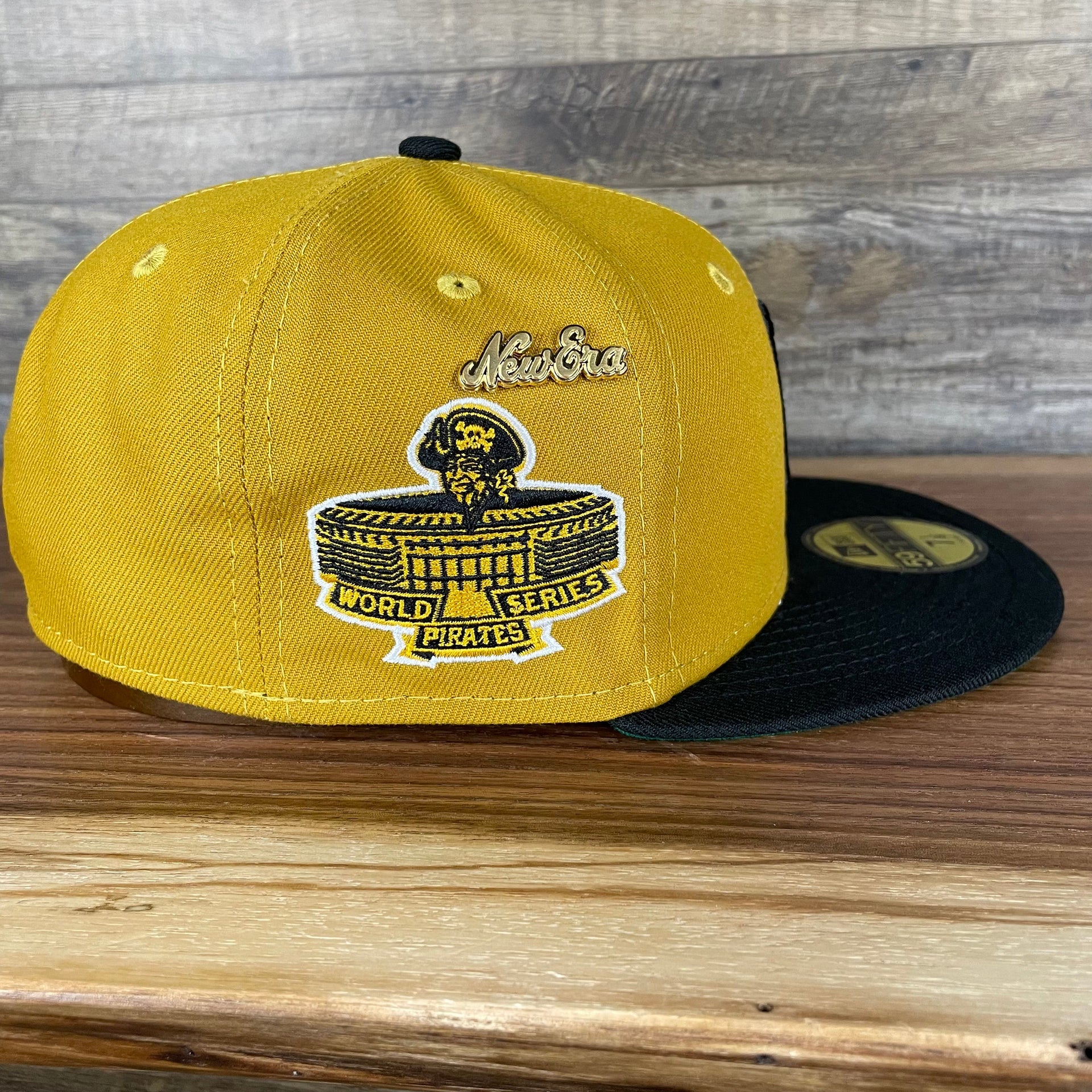 The wearer's right on the Pittsburgh Pirates Cooperstown 5950 Day Side Patch Green Bottom 59Fifty Fitted Cap