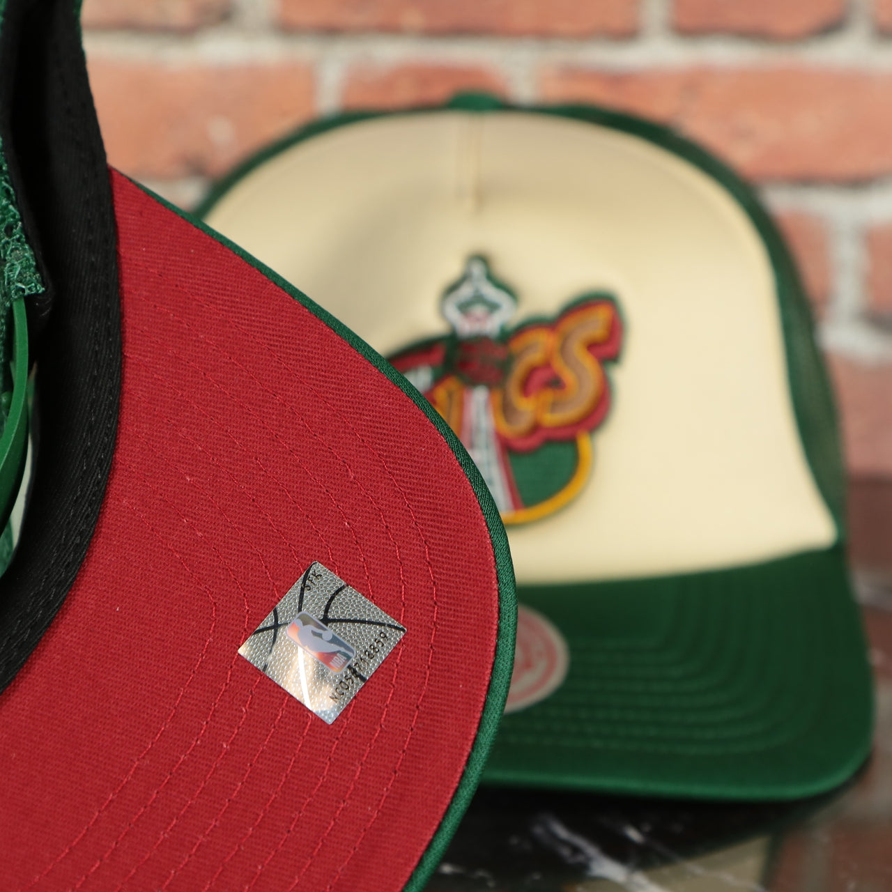 Seattle Supersonics Vintage 1995 Supersonics side patch Red Bottom 2-Tone Foam Trucker Hat | Green/Off-White Mitchell and Ness Hat