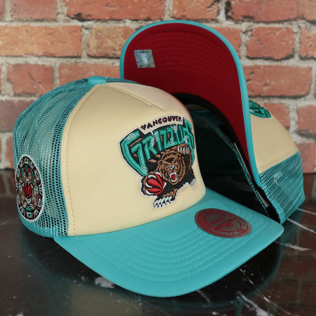 Vancouver Grizzlies Vintage 1995 Grizzlies side patch red Bottom 2-Tone Foam Trucker Hat | Turquoise/Off-White Mitchell and Ness Hat