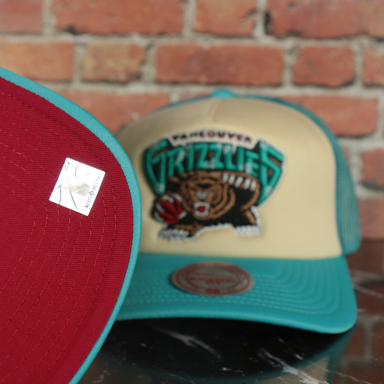 Vancouver Grizzlies Vintage 1995 Grizzlies side patch red Bottom 2-Tone Foam Trucker Hat | Turquoise/Off-White Mitchell and Ness Hat