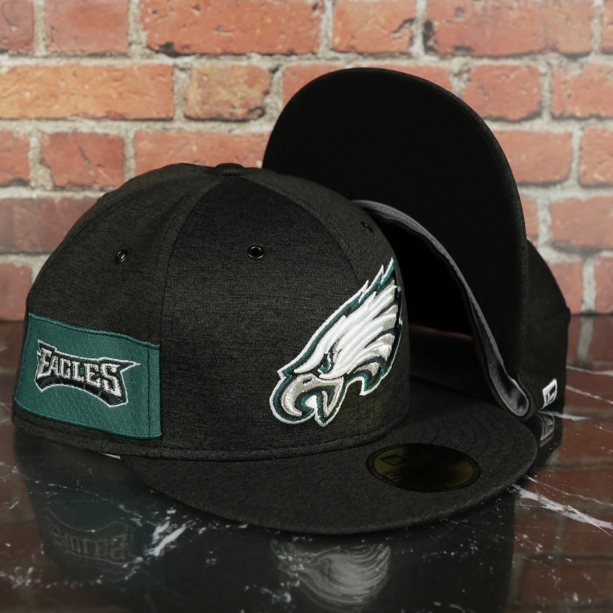 Philadelphia Eagles 2018 Sideline On Field 59FIFTY Black HOME Fitted Cap