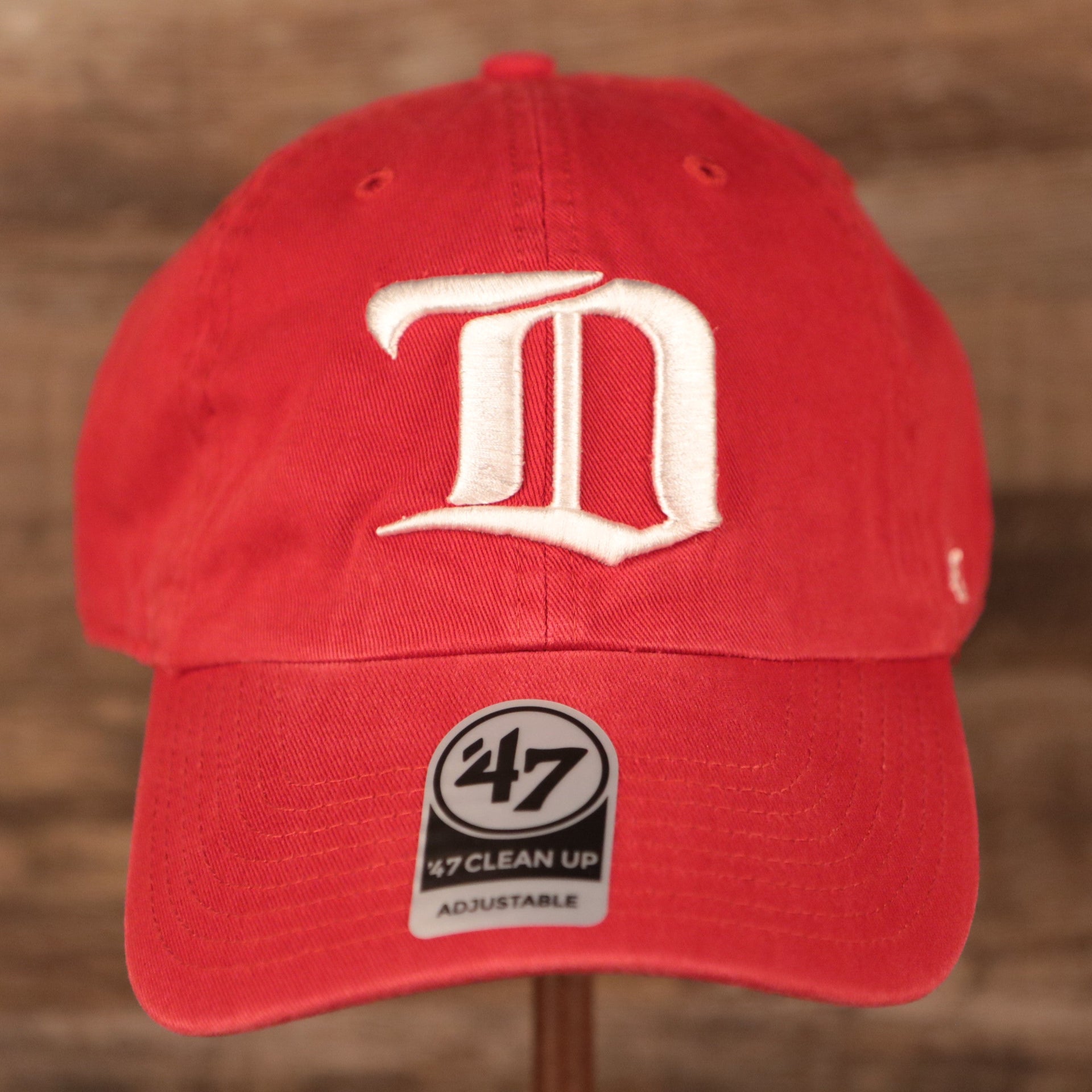 47 BRAND | DETROIT RED WINGS | GOTHIC D PATCH FRONT | CLEAN UP | DAD HAT | RED | OSFM