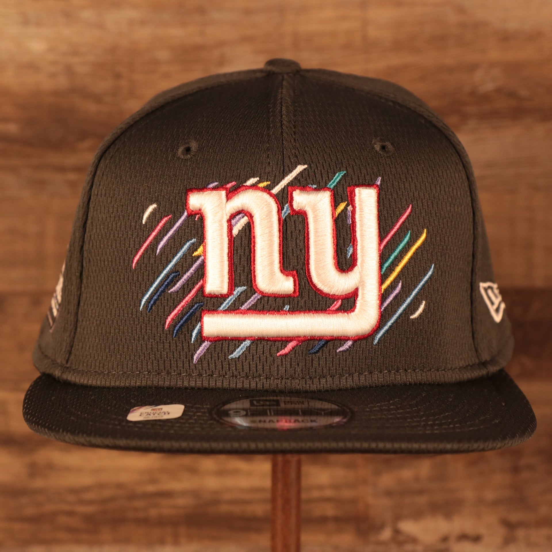 Front view of the New York Giants Crucial Catch  Breast Cancer Awareness 9Fifty Snapback Cap