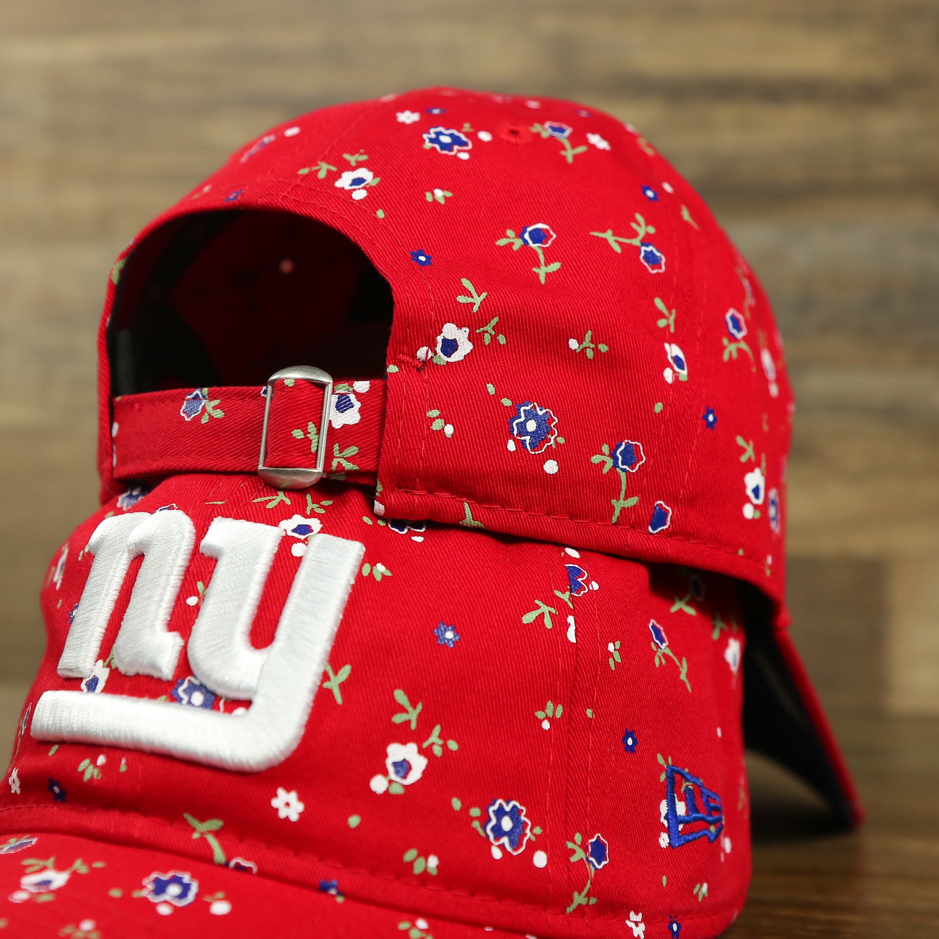 micro flower pattern on the New York Giants Ladies Floral Bloom Micro Flower Pattern 9Twenty Dad Hat | Womens Floral Giants Hat