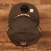 Top down view of the New York Giants NFL 2021 Crucial Catch Breast Cancer Awareness 9Fifty Snapback Hat