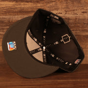 Dark gray undervisor of the New York Giants NFL 2021 Crucial Catch Breast Cancer Awareness 9Fifty Snapback Hat