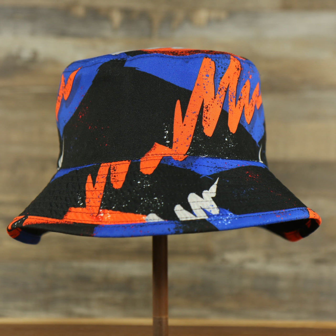 hyper pattern on the New York Knicks 90s Inspired NBA Hyper Mitchell and Ness Reversible Bucket Hat
