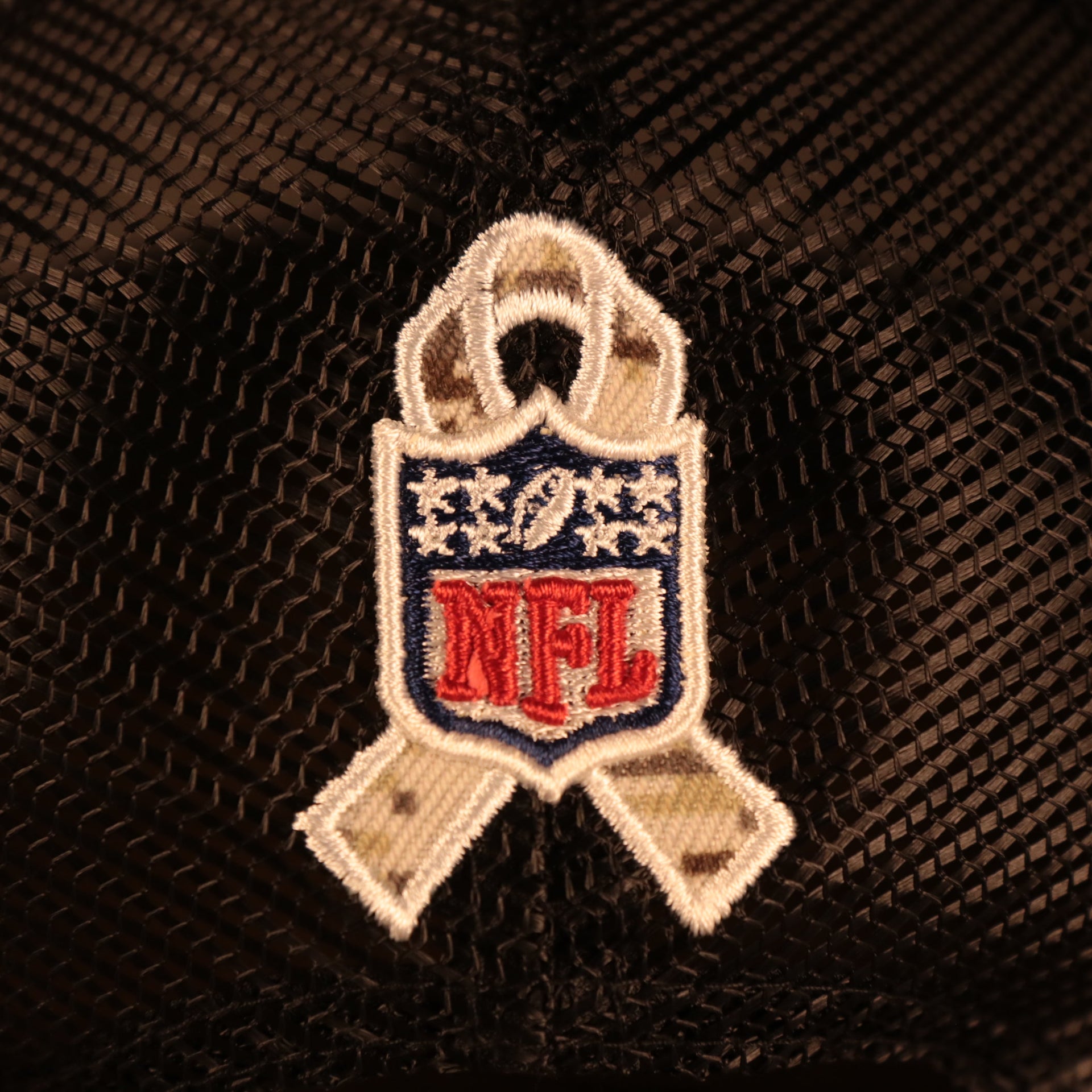 Close up of the New Era ribbon on the back of the NFL Shield 2021 Salute To Service On Field Sideline 9Fifty Snapback Trucker Hat