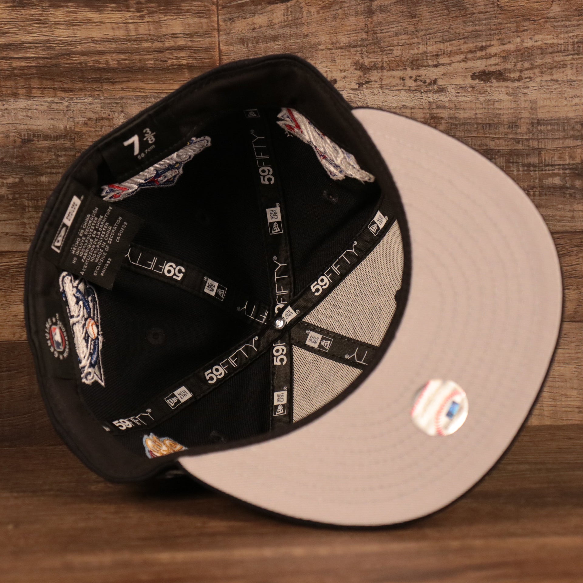 The New York Yankees Derek Jeter 59Fifty All Over World Series Side Patch 59Fifty Fitted Cap features a black sweatband, gray under brim, and black 59Fifty taping