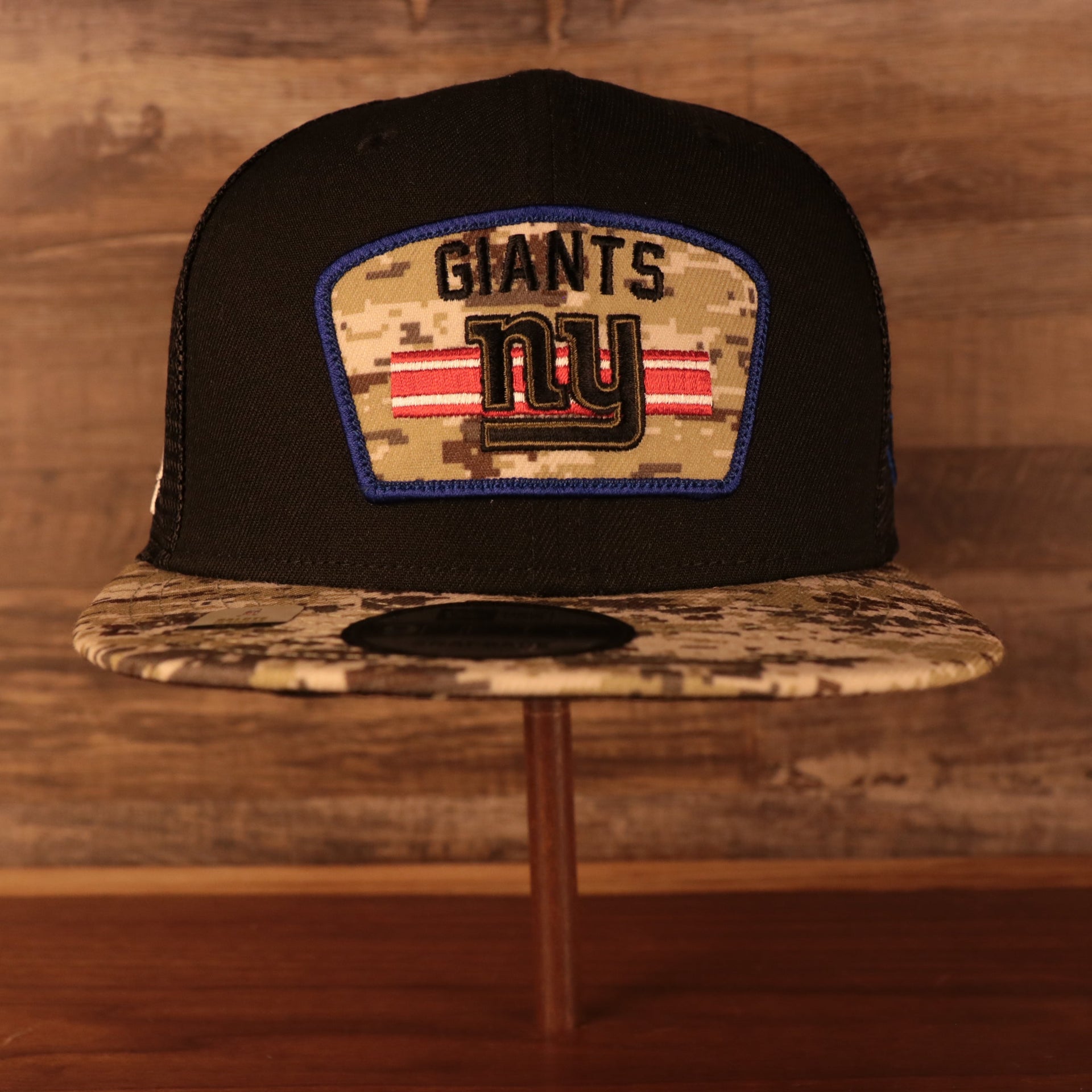 New York Giants 2021 Salute To Service On Field Sideline 9Fifty Snapback Trucker Hat