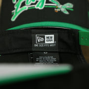 new era label on the Philadelphia Eagles Vintage Team Script College Bar Gray Bottom 9Fifty Snapback | Black/Kelly Green Birds 950 Snap Cap
