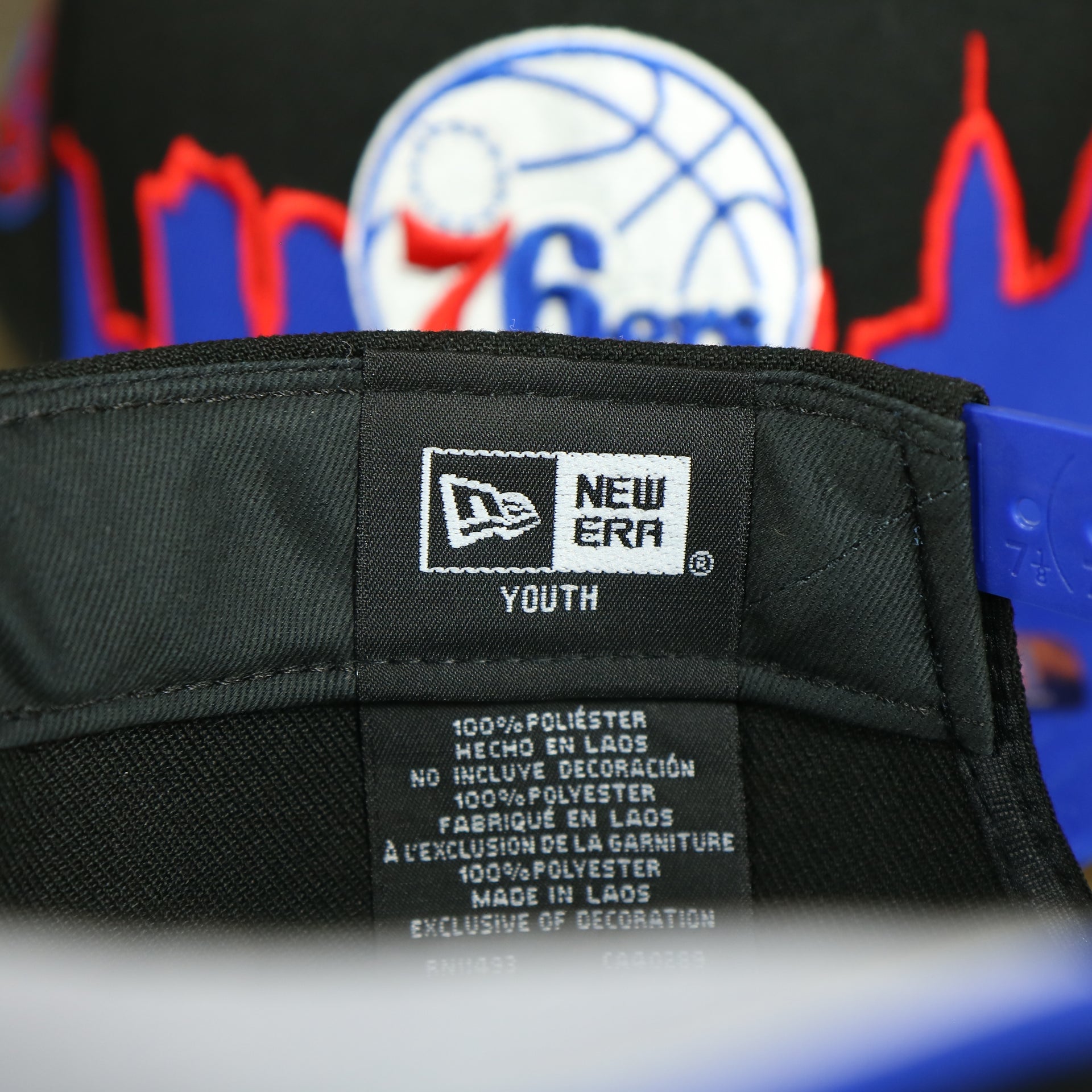 new era label on the Philadelphia 76ers Skyline Side Patch 9Fifty Youth Snapback Hat | Philadelphia Skyline 950