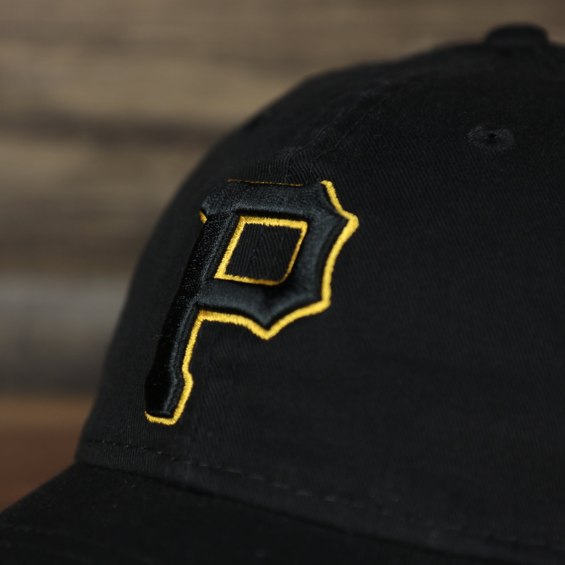 Close up of the Pirates logo on the Pittsburgh Pirates 2022 MLB Batting Practice 9Twenty Trucker Dad Hat
