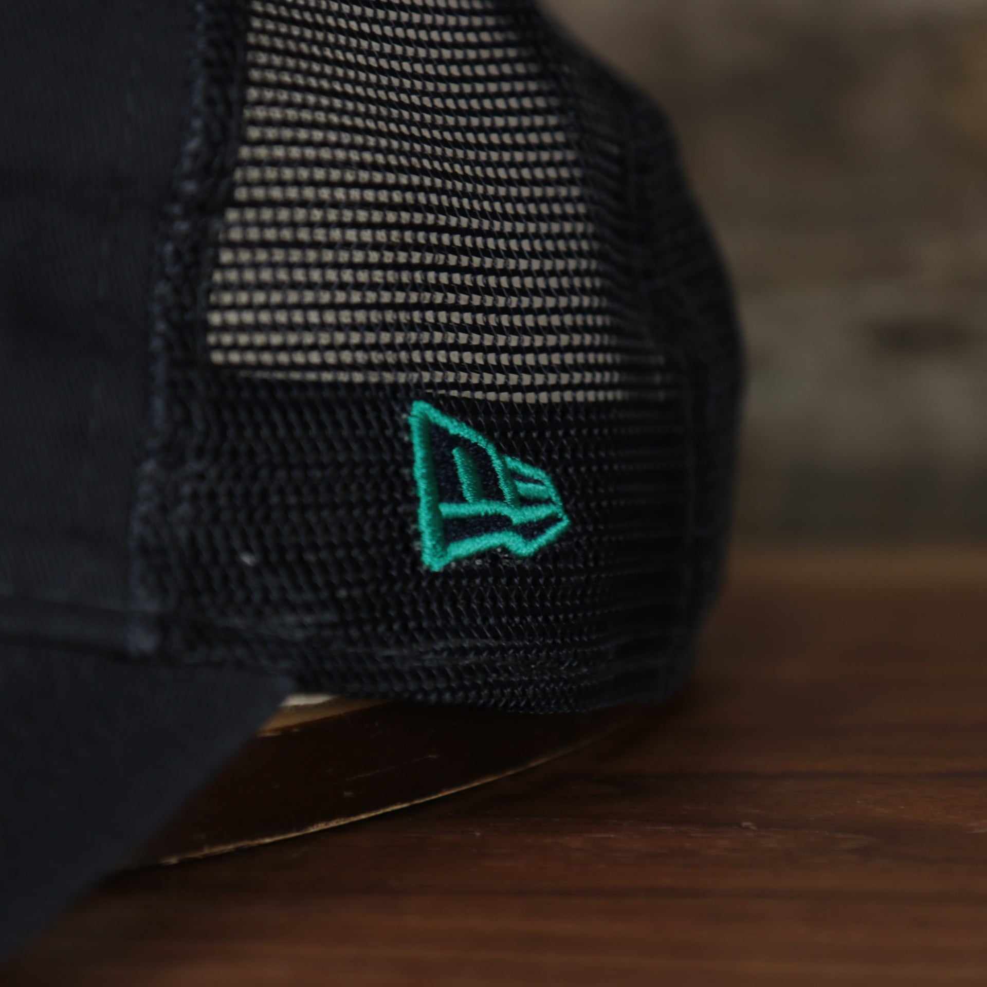 Close up of the New Era logo embroidered on the wearer's left of the Seattle Mariners 2022 MLB Batting Practice 9Twenty Trucker Dad Hat