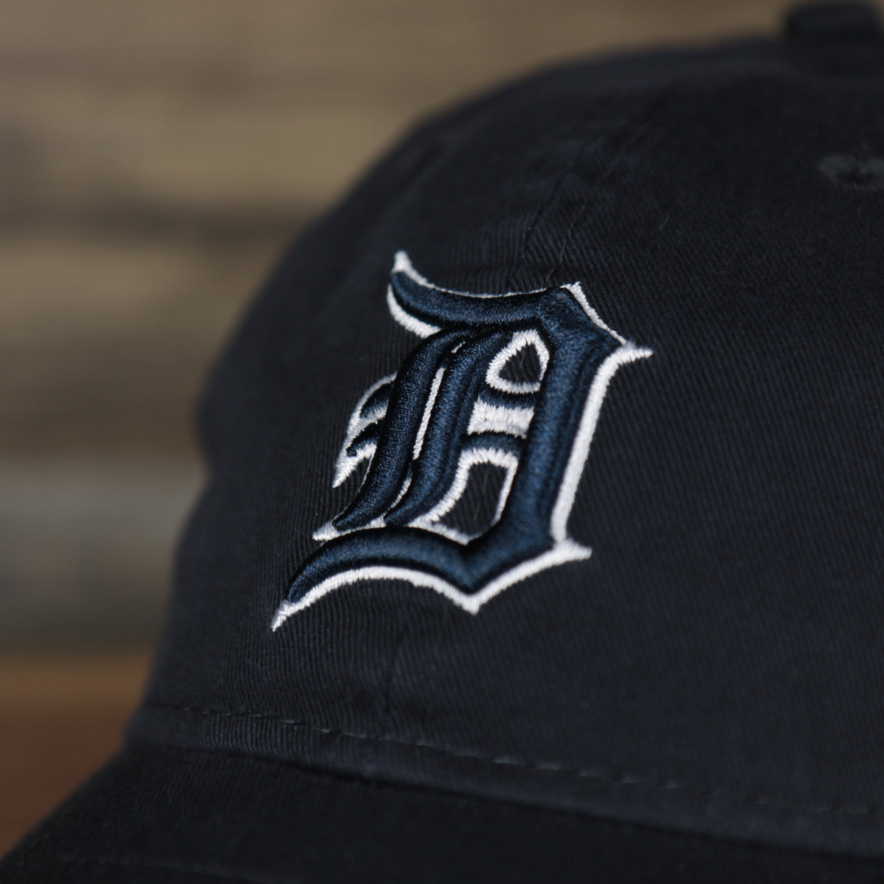 Close up of the Detroit Tigers logo embroidered on the front of the Detroit Tigers 2022 MLB Batting Practice On-Field Spring Training 9Twenty Trucker Dad Hat