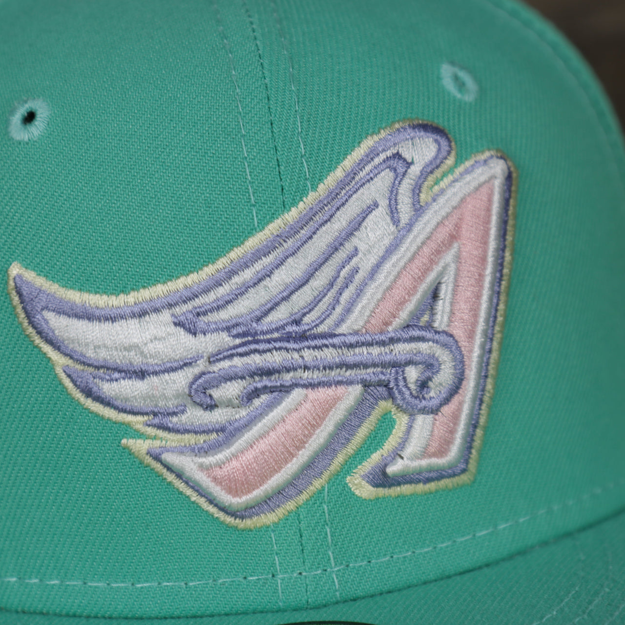 logo shot of the Anaheim Angels 40th Anniversary Side Patch Pink Bottom 59Fifty Fitted Cap | Mint