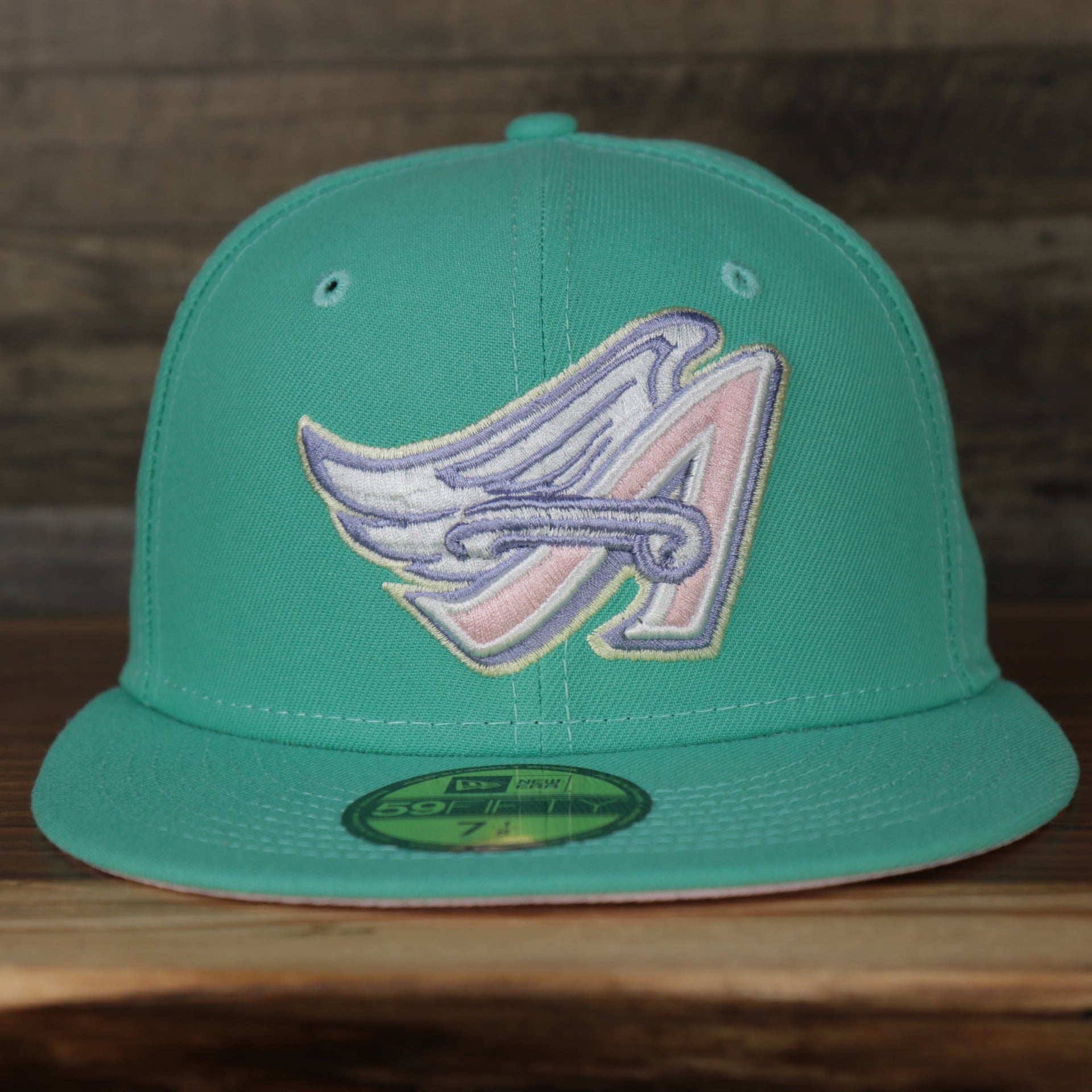 front of the Anaheim Angels 40th Anniversary Side Patch Pink Bottom 59Fifty Fitted Cap | Mint
