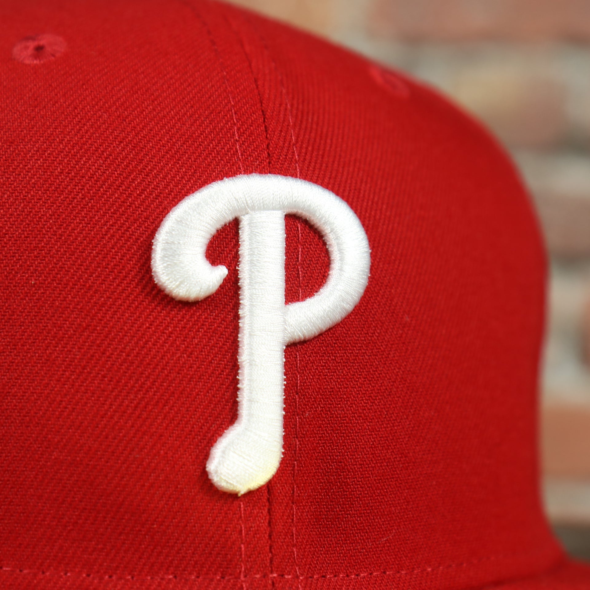 Close up of the Phillies logo on the Philadelphia Phillies Post Season 2022 MLB Playoffs Side Patch On-Field 59Fifty Fitted Cap